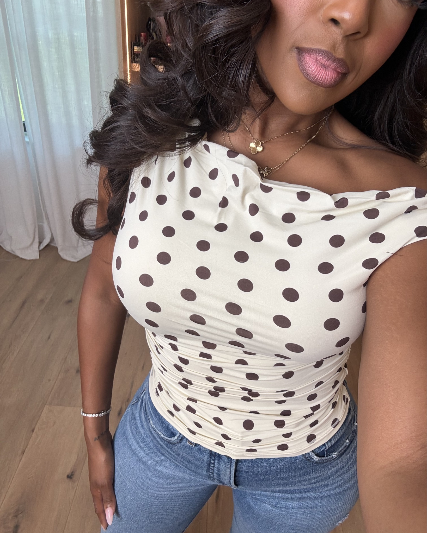Hi babes!

Okay this top + jeans combo is going viral right now — the fit is SO flattering and this is one of those easy outfits that just hits every time. The off-shoulder detail with the polka dots gives it that feminine, elevated look without trying too hard.

These jeans are a TOP SELLER and a high sell-out risk — this wash and fit do not stay in stock.

The denim has the perfect stretch to hold you in while still being comfortable, and the slight flare gives that long, flattering leg.

Where to wear this:
• Brunch
• Casual date night
• Everyday errands
• Coffee runs

Everything is linked below.

xx Kira | @kirasfashionfinds

