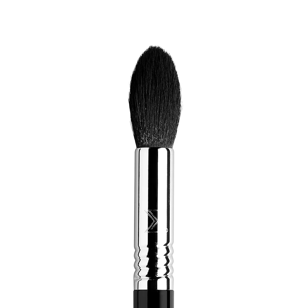 F35 Tapered Highlighter Brush | Sigma Beauty
