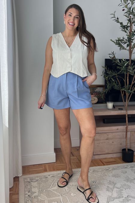 Abercrombie sloane trouser shorts are my summer uniform! Wearing size 32 


Abercrombie and fitch | shorts | trouser shorts | outfit idea | best outfit 

#LTKfindsunder100 #LTKstyletip #LTKmidsize
