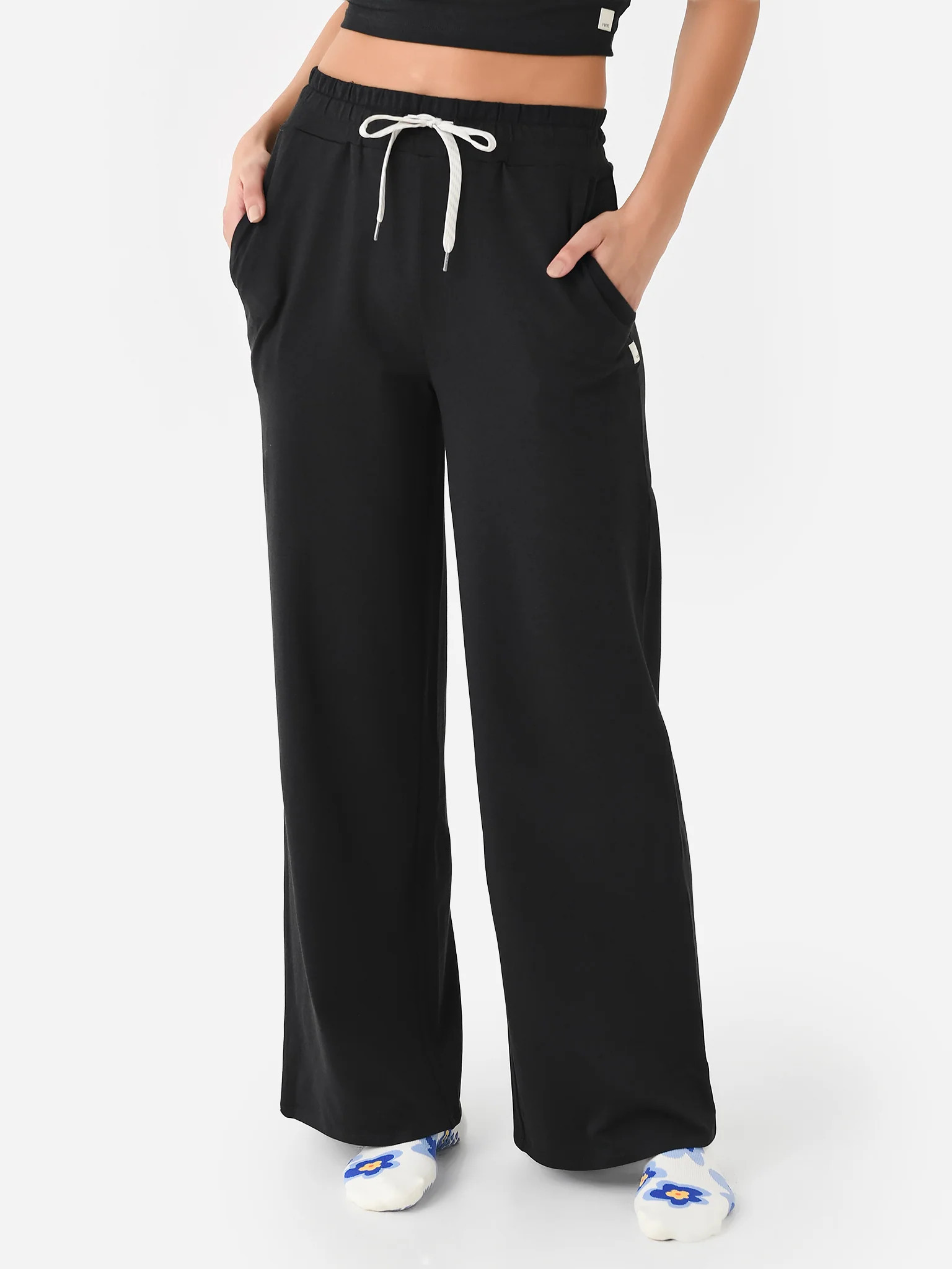 Vuori Women's Halo Essential Wideleg Pant | Saint Bernard