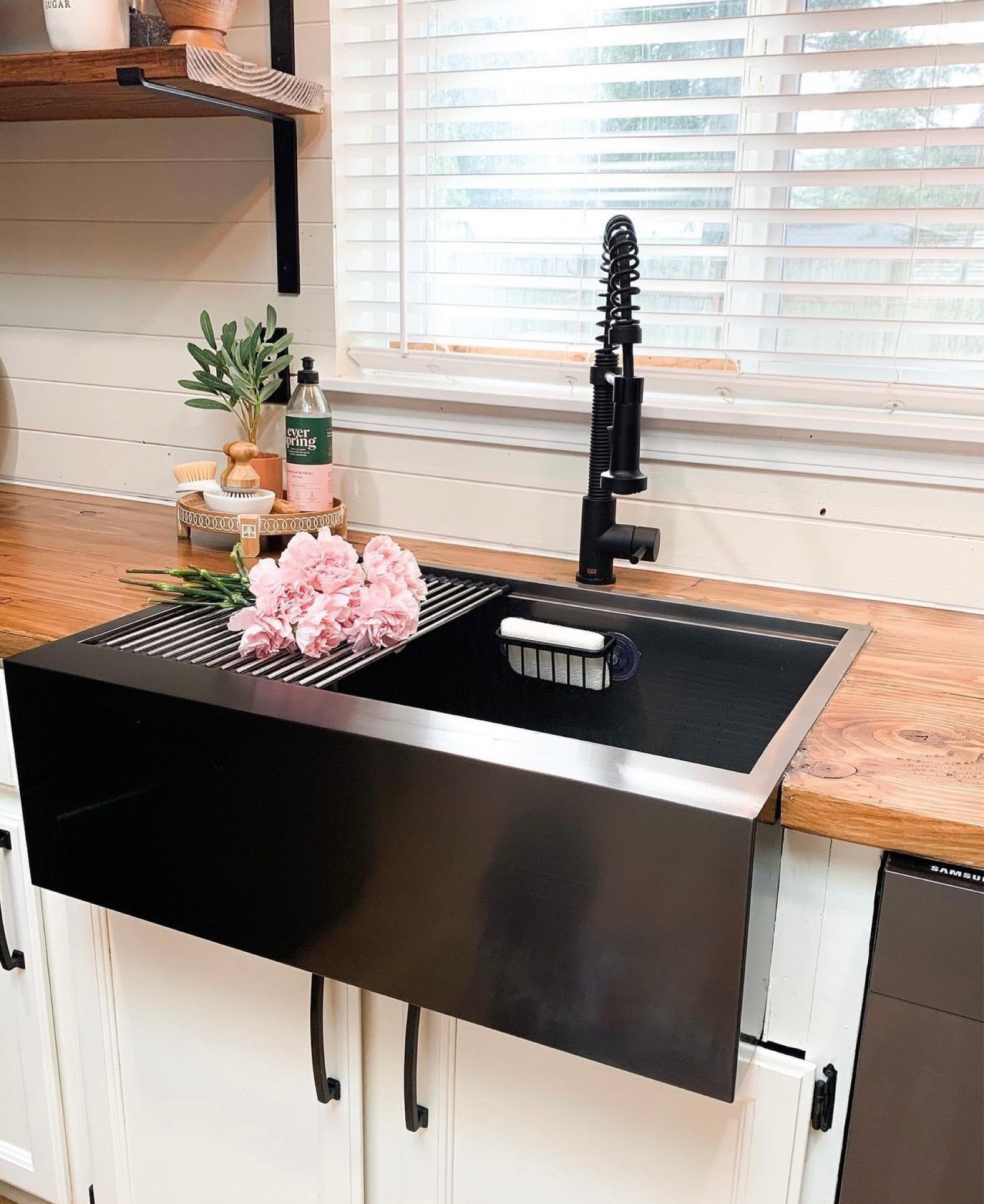 Modern farmhouse sink 🧼🫧

#LTKhome #LTKMostLoved