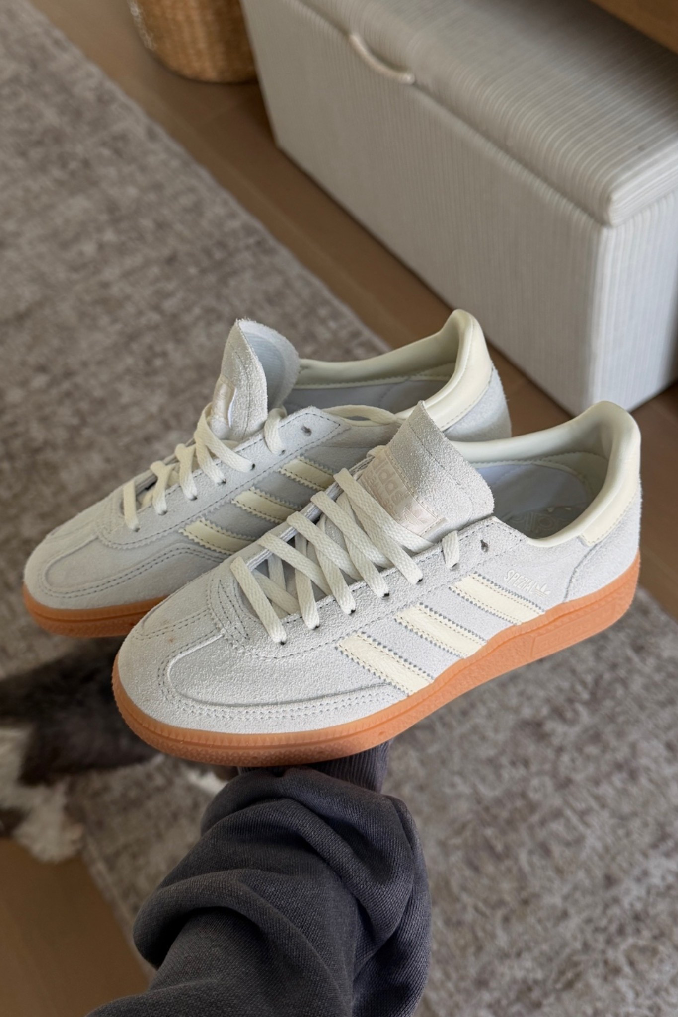 love these sneakers