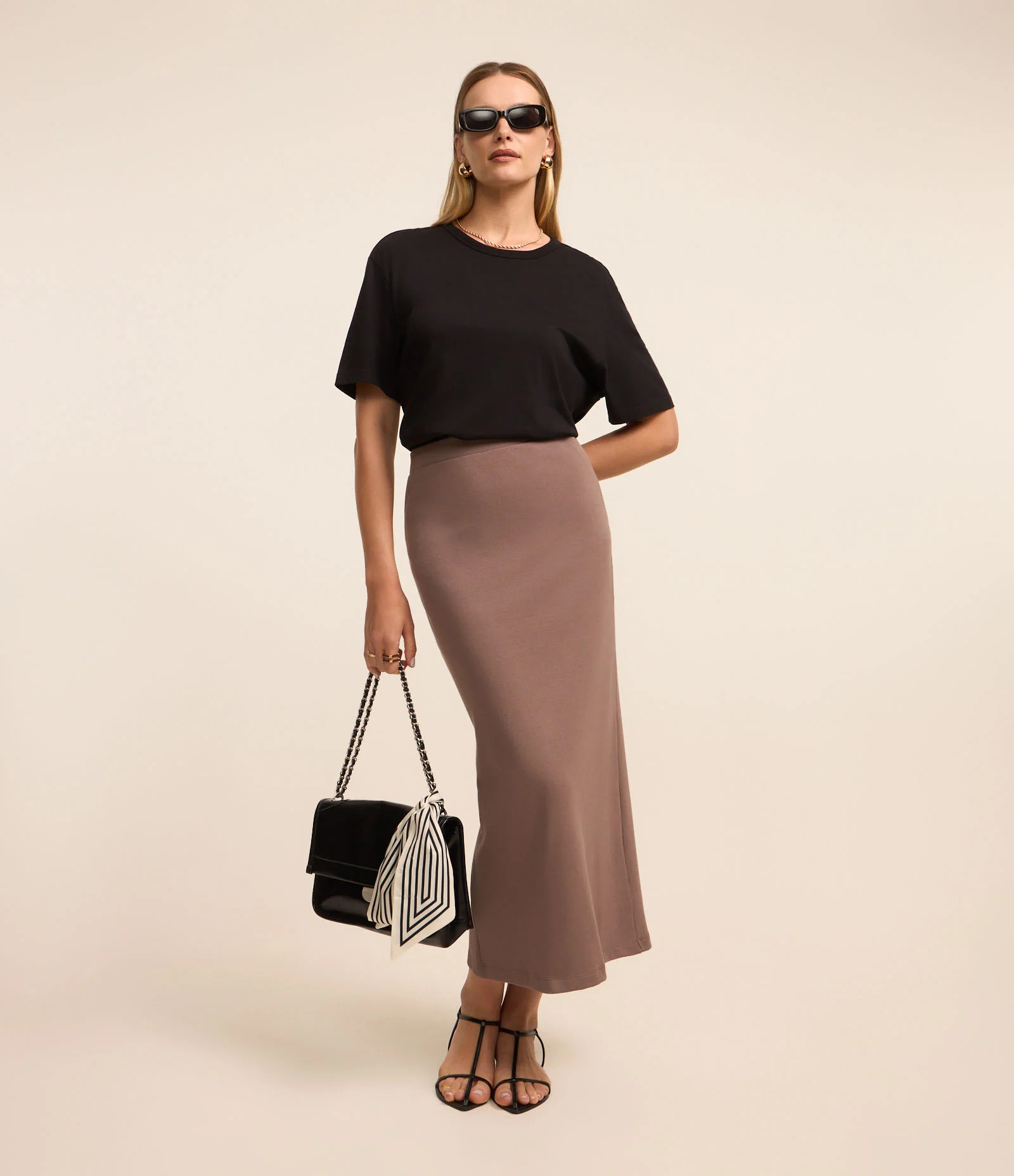 Saia Midi em Ribana com Cós Elástico e Textura Canelada Preto - Lojas Renner | Renner (BR)