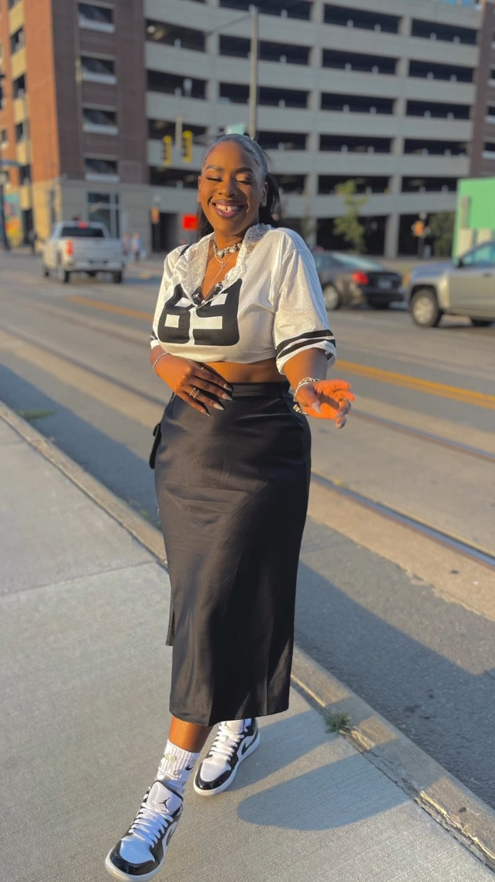 HAPPY SUNDAY! 

Comment “LINK” for a DM of the link to each item or shop my @shop.LTK linked in the bio! 🤍🖤

#backtoschool #trendylook #arkansasblogger #arkansascreative  #datenight #littlerockblogger #curvystyle #fallfashion #fallstyle #jordan1 #nikeshoes

#LTKBacktoSchool #LTKMidsize #LTKxAF