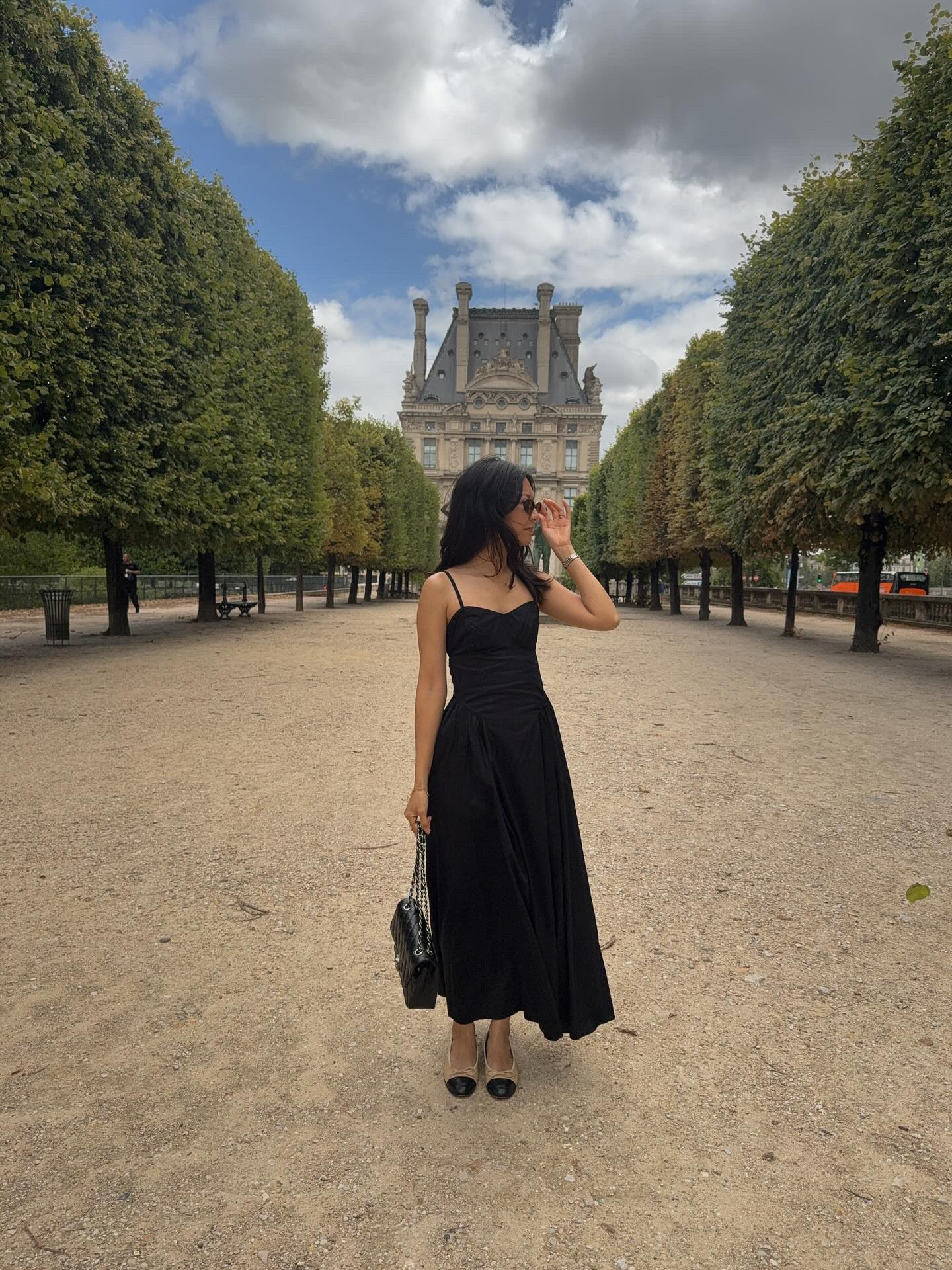 When your outfit matches the backdrop perfectly 🏰 #paris #abercrombie #petitegirl #petitefashion