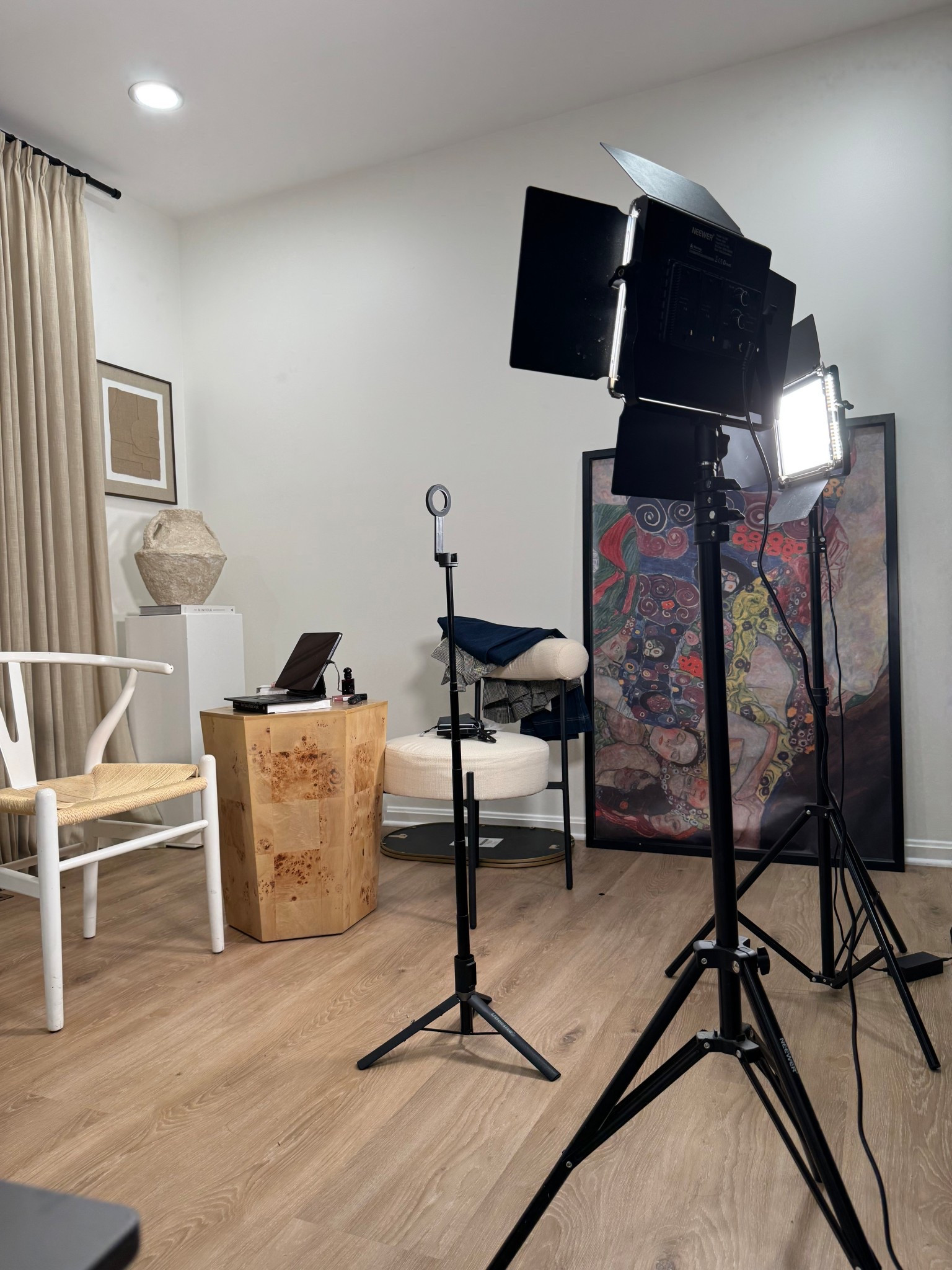 Okay babe, I get asked all the time how I set up when I shoot… so here’s the tea. These are my go-to essentials that make shooting easy, cute, and totally stress-free. From lighting to little setup hacks, trust me—you’ll LOVE how simple it is to recreate this vibe at home. #Chair ##ContentCreatorEssentials #HomeStudioSetup #FilmingMustHaves #LTKhome #LTKtech #ContentCreatorTips

#LTKFamily #LTKHome #LTKFindsUnder100