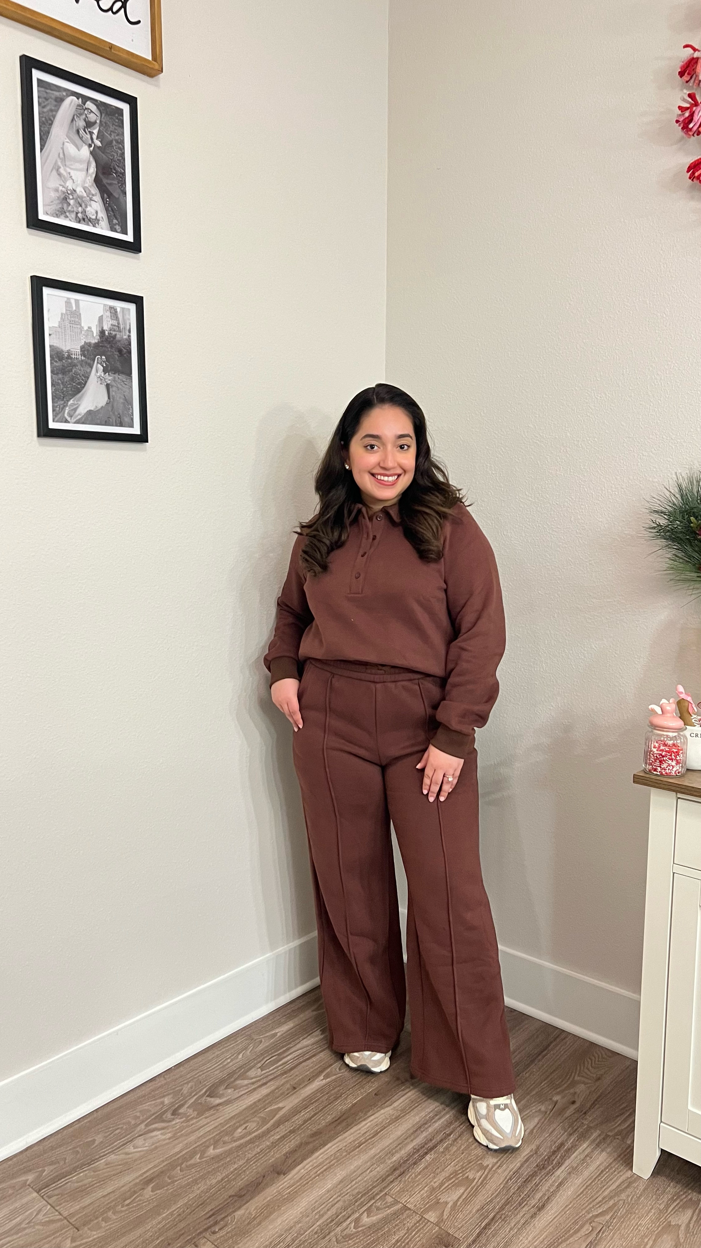 Brown wide leg lounge set for winter! 
I’m 5‘2“, 185 pounds wearing size large, fits true to size 🫶🏼

#LTKStyleTip #LTKSeasonal #LTKMidsize