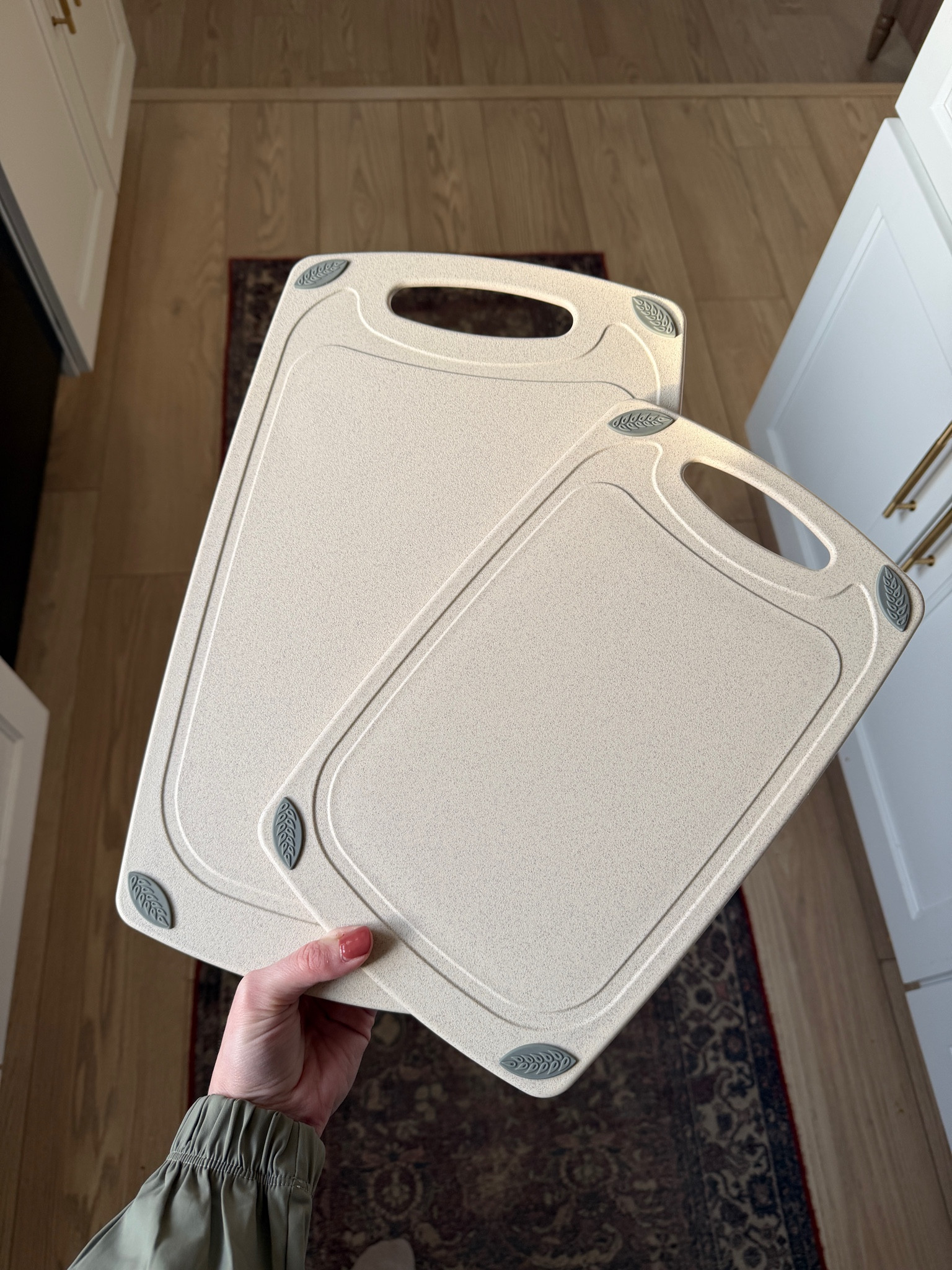 Ditch plastic! These wheat straw cutting boards are sustainable, easy to clean, and look great in any kitchen! 

#Amazonkitchen
#Amazonhome