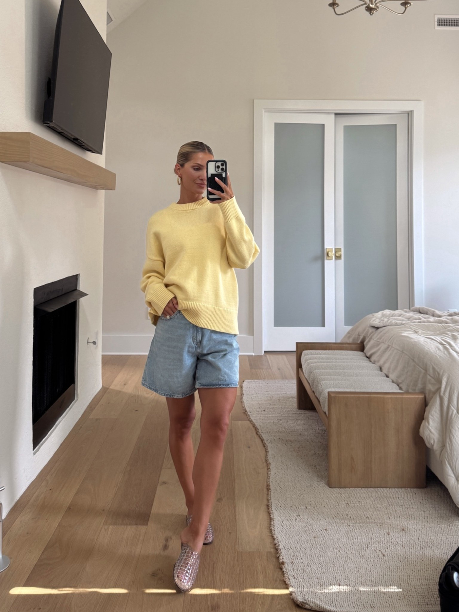 Amazon sweater and jorts 💫💛

Wearing size medium in sweater!