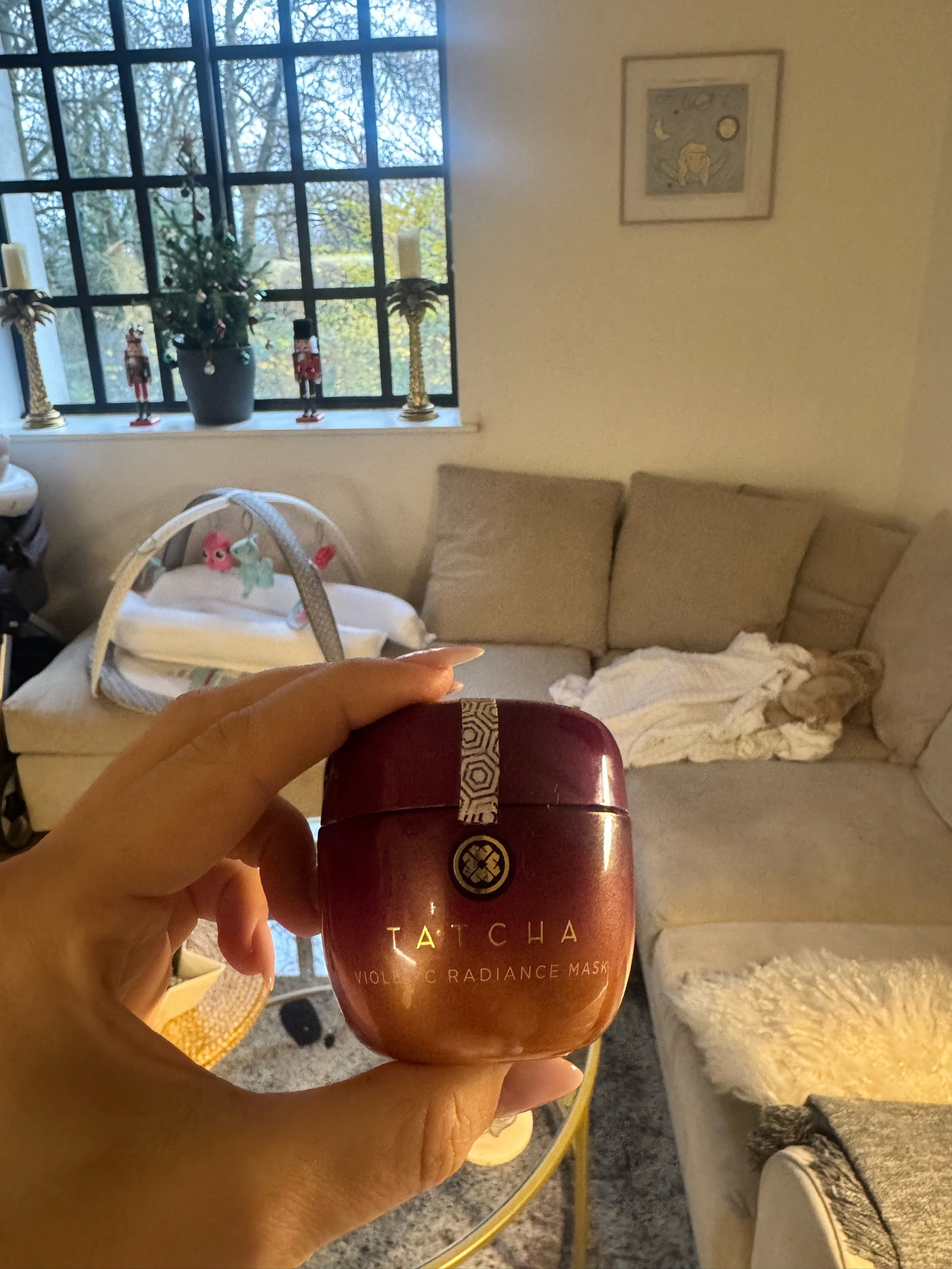 Cheeky resurfacing and brightening vitamin C and fruit AHA’s mask whilst the baby naps this morning. Us mums gotta get the self care in when we can!!! #selfcare 
