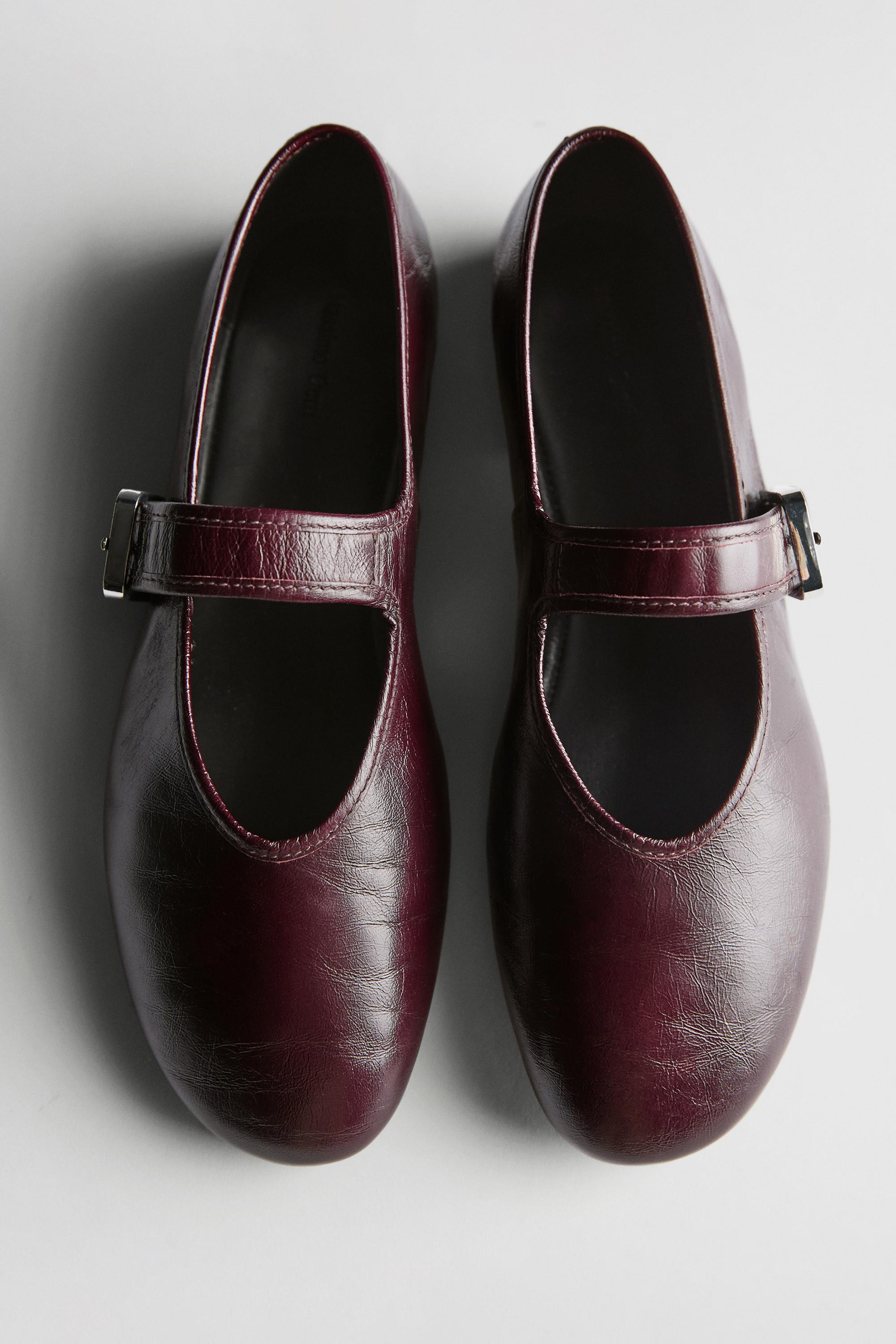 Crackled leather ballet flats | Massimo Dutti UK