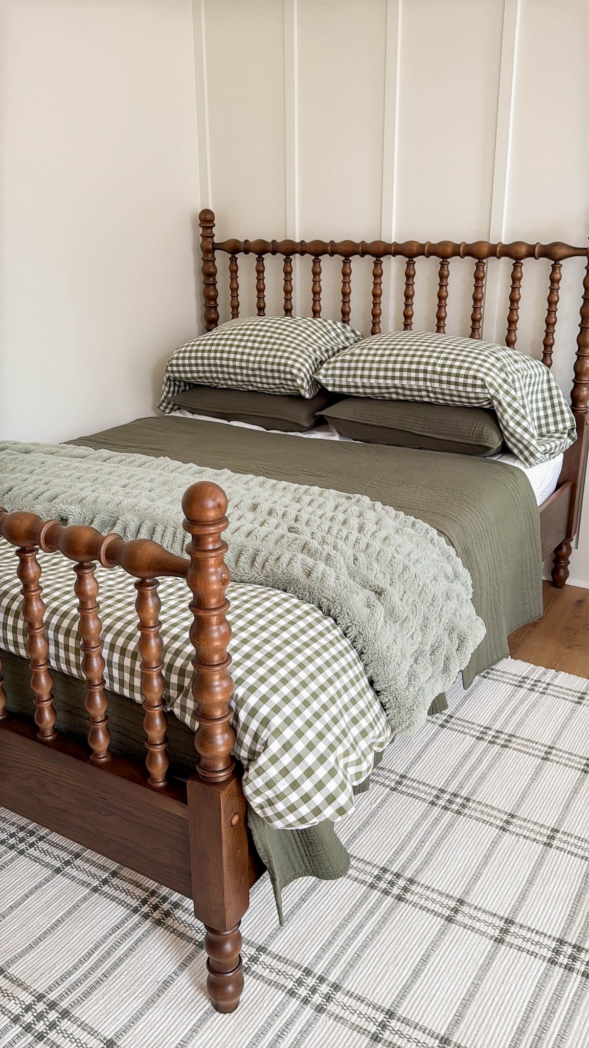 Boys room in green. #pioneerwoman #spindlebed #cottagecore #cottagebedroom #teenboysroom #boysroom #ginghambedding #olivegreen 

#LTKHome