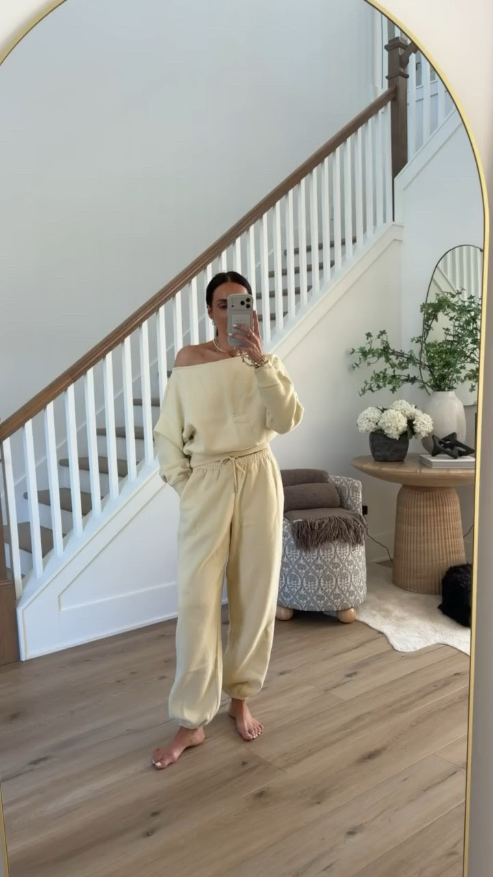 Abercrombie BOGO 50% off

butter yellow, loungewear set, one shoulder sweatshirt, spring style, comfy look, annabrstyle

#LTKSaleAlert #LTKOver40