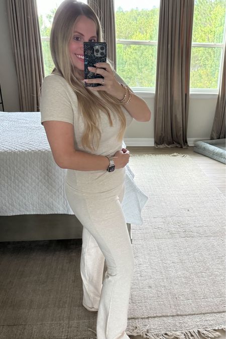 This lounge set is so comfortable! It does have some stretch to it. I sized up. The top is quite fitted, but the bottoms are looser.


PUMIEY loungewear, lounge set, neutral lounge set, Amazon fashion

#LTKHome #LTKFindsUnder50