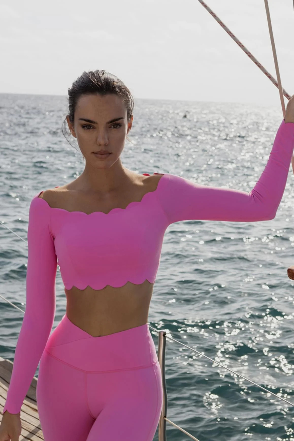 Off Shoulder Long Sleeve Crop Top Pink Hollywood / M (US 4) | WISKIIACTIVE