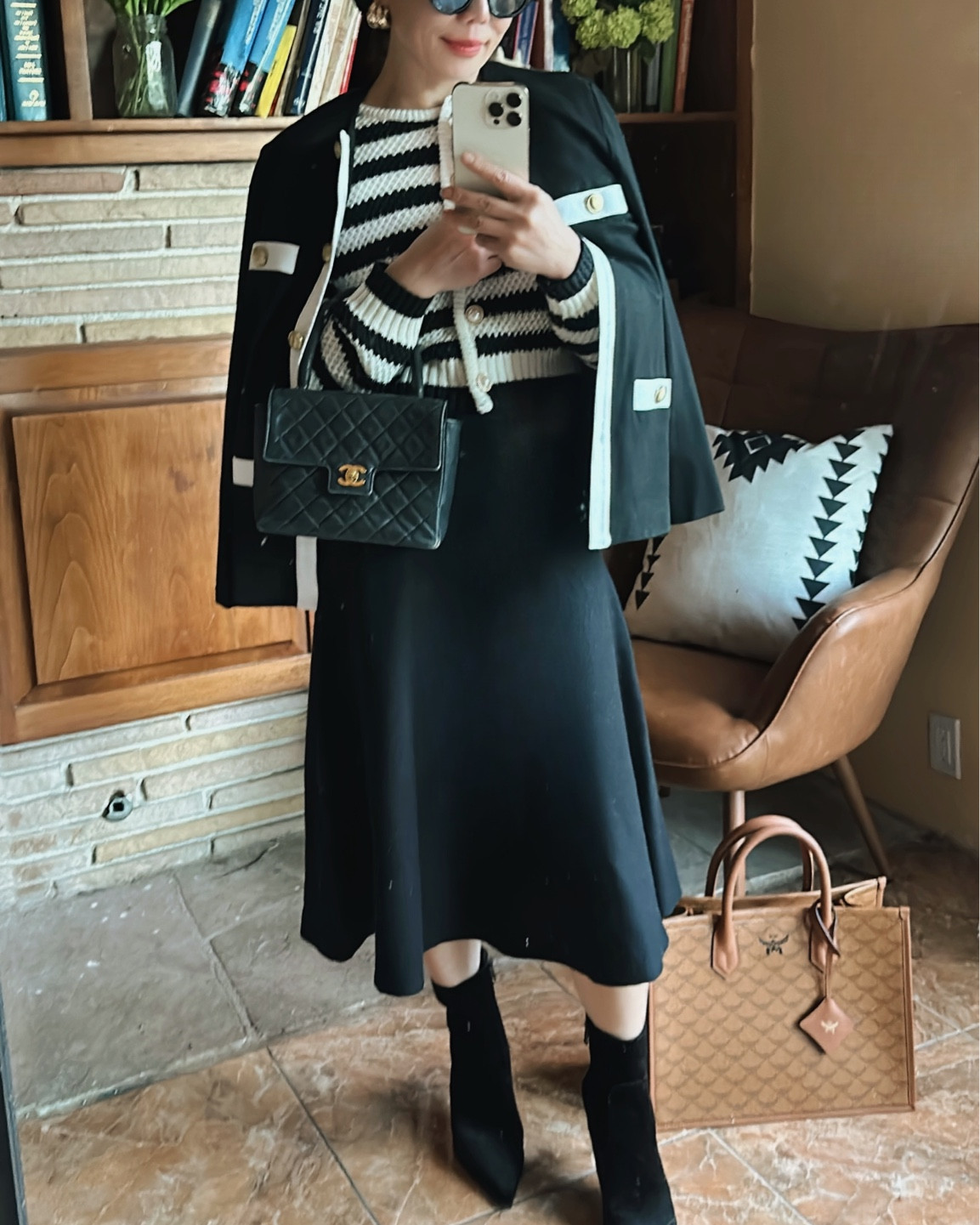 Classic style in black and white. 

#LTKitbag #LTKover40 #LTKfindsunder100