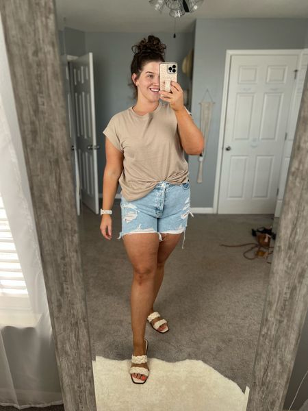 Spring casual OOTD ☀️🤎 
Top: L 
Shorts: 32/14 
#midsizeoutfits #ootd #springstyle #springfashion #casualoutfits #styleinspo #tshirt #casualstyle #shorts #sandals #curvydenim #jeanshorts 

#LTKcurves #LTKstyletip #LTKSeasonal