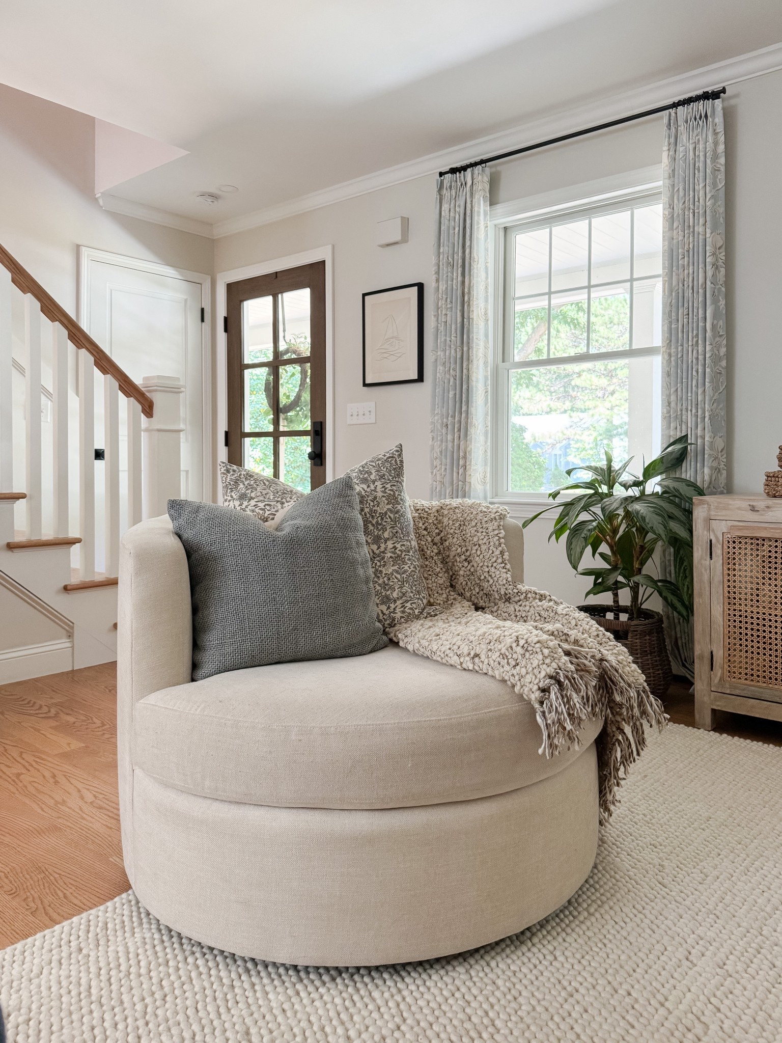 Coastal Living room 

Amazon jute rug  coastal home  home decor  coastal home finds  gallery wall  living room  living room Inspo  sherricalnanhome 

#LTKHome #LTKStyleTip #LTKFindsUnder50