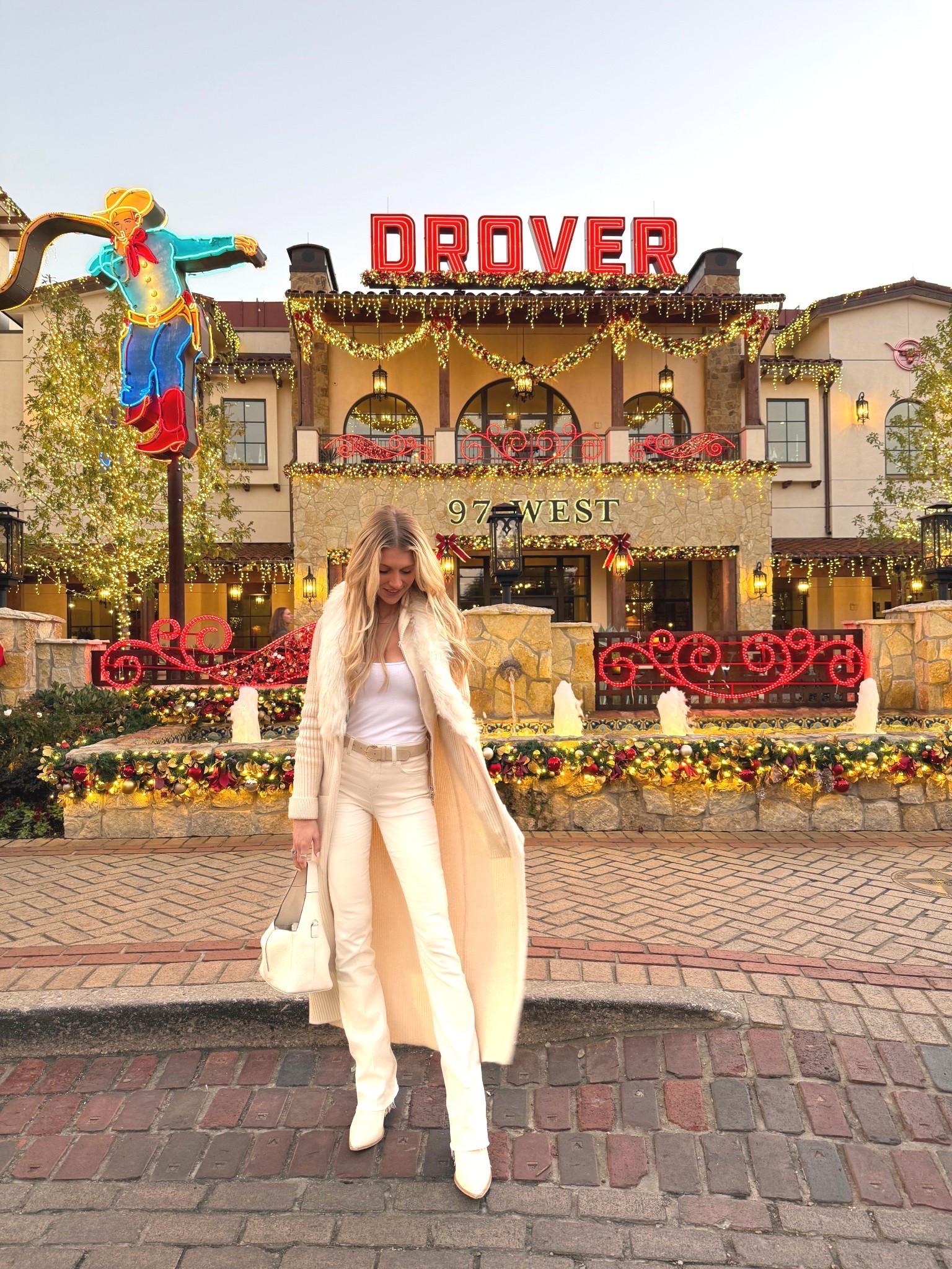 Winter western whites 🤍🤍

#LTKHoliday #LTKootd #LTKSeasonal