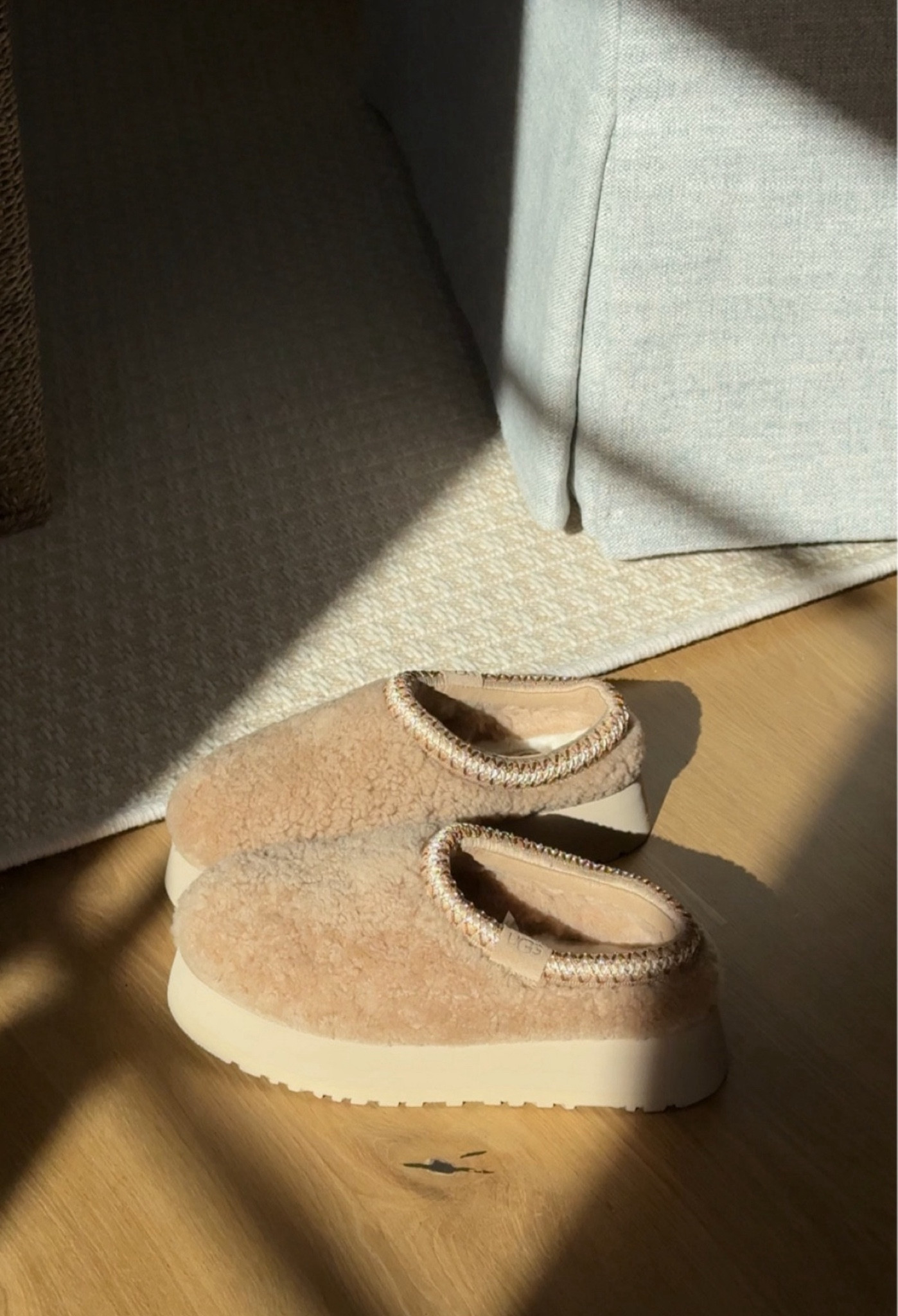 Cozy morning OOTD ☕️🐻 Uggs, pajamas, Nordstrom, coffee, cozy, winter, holiday, Christmas

#LTKCyberWeek #LTKHoliday #LTKGiftGuide