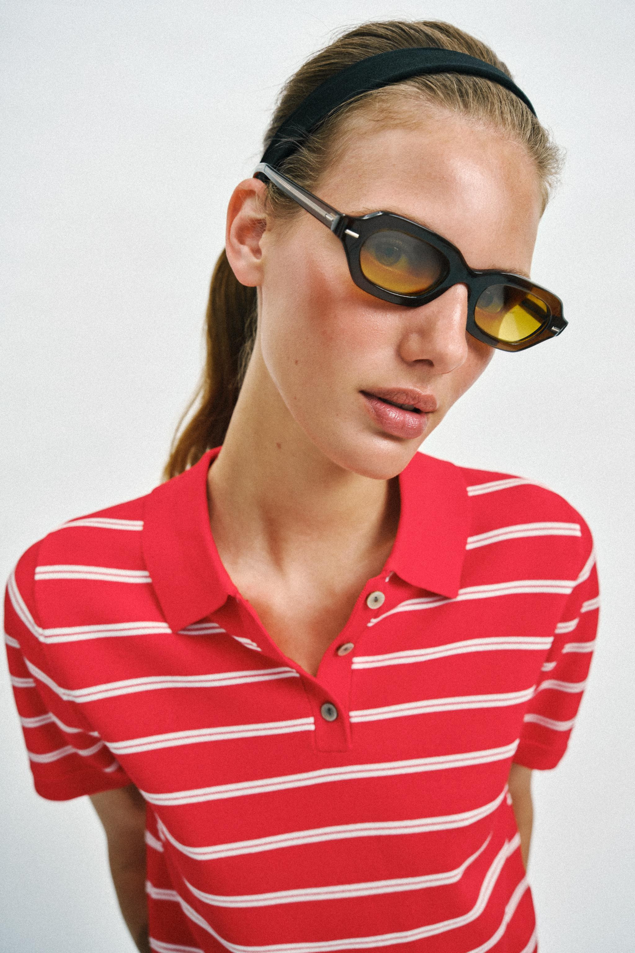 POLO EN MAILLE À RAYURES ET MANCHES COURTES | Zara US