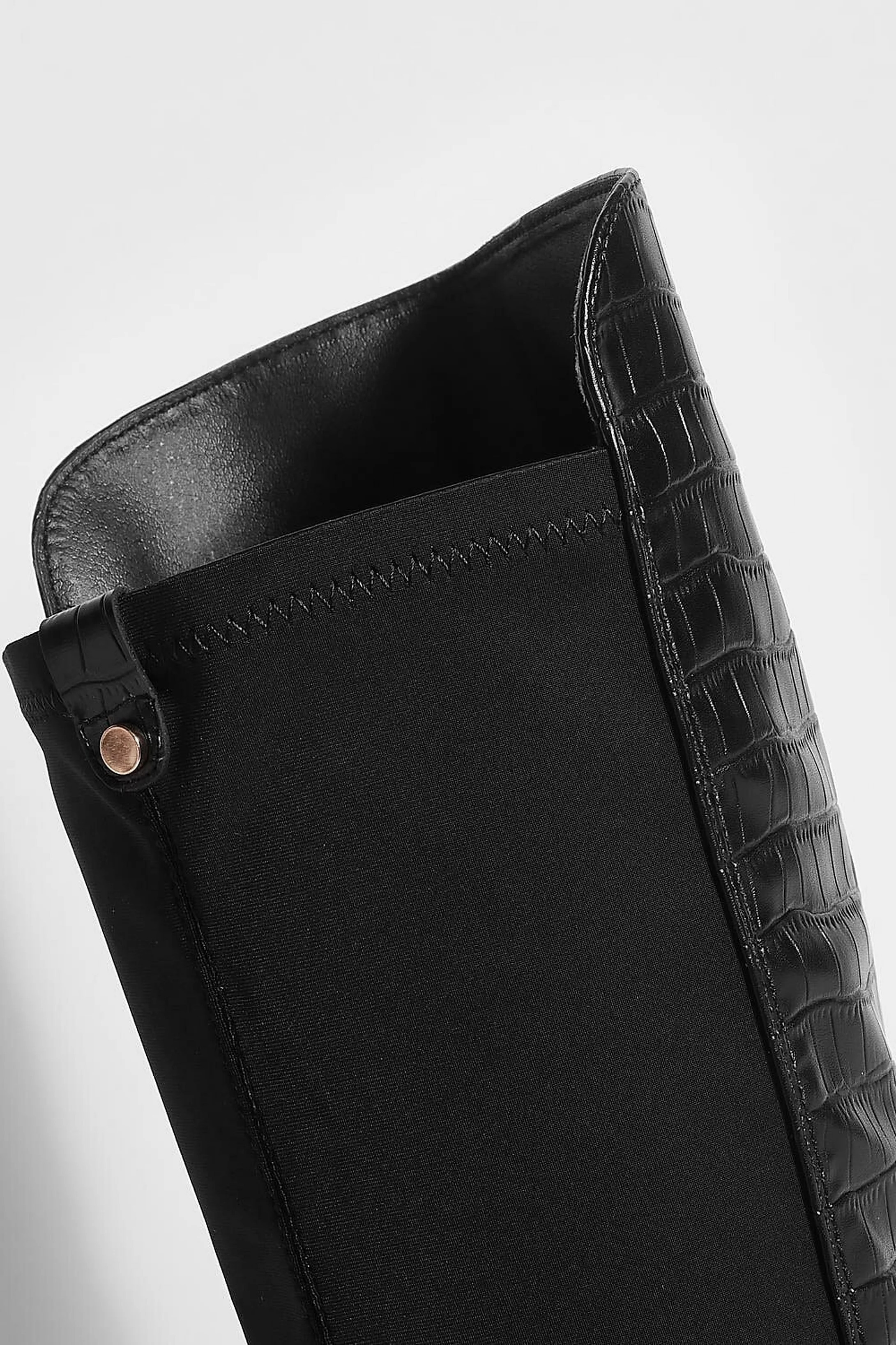 Kniehohe Reiterstiefel mit breiteren Waden | Boohoo.com (DE)