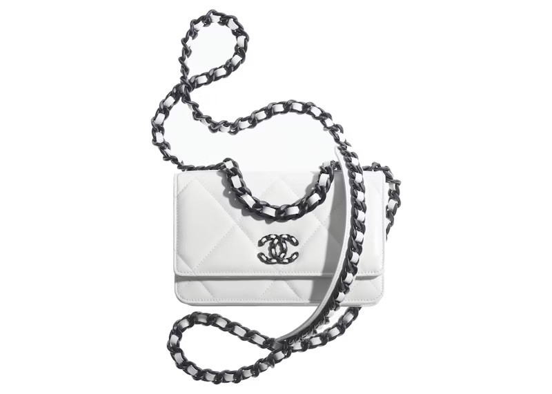 Women's Chanel 19 Chain Wallet in White/Black | StockX