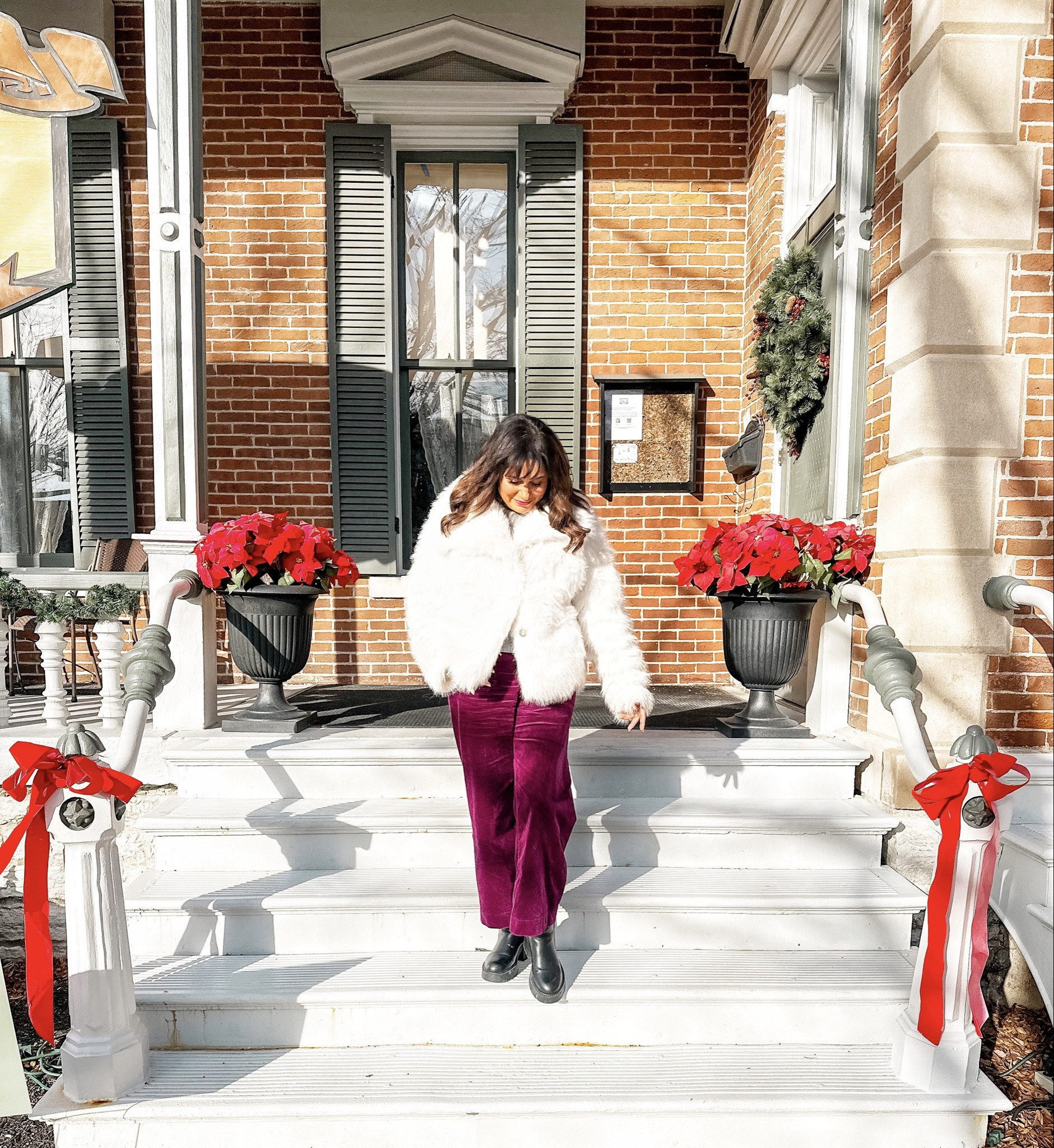 Cropped faux fur winter coat I sized up one to a medium!
Comes in three other colors!

Faux fur// winter coat 





#LTKSaleAlert #LTKootd #LTKSeasonal