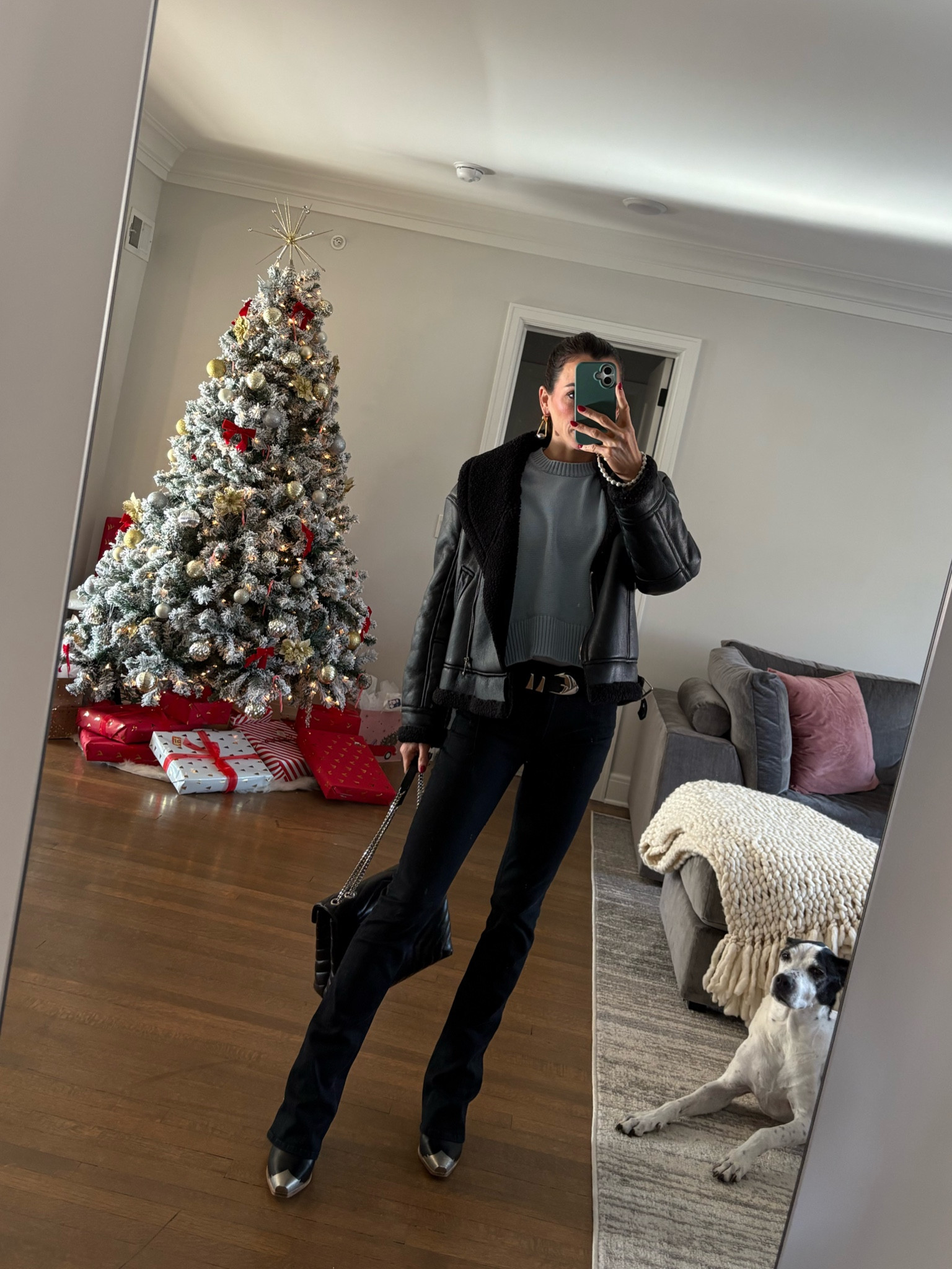 These jeans will change your life… and I bought them in every color. 😇 Christmas shopping outfit today!

#LTKFindsUnder100 #LTKShoeCrush #LTKHoliday