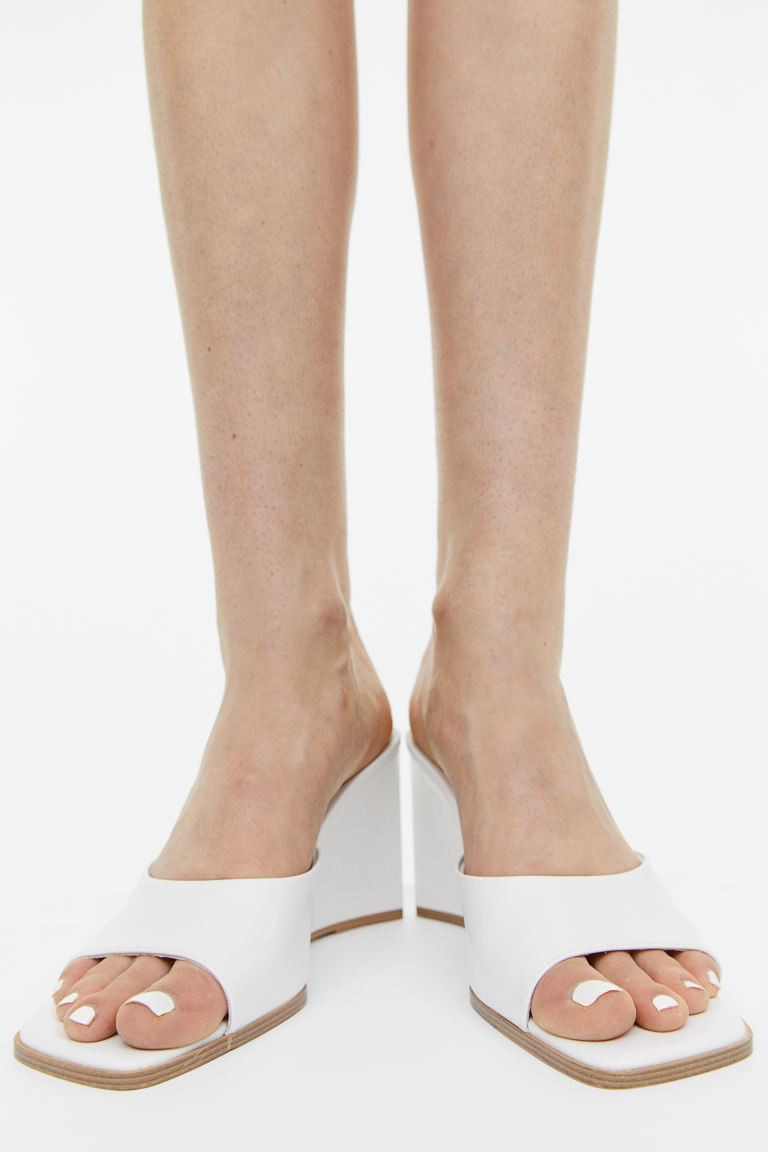 Mules mit Keilabsatz | H&M (DE, AT, CH, NL, FI)