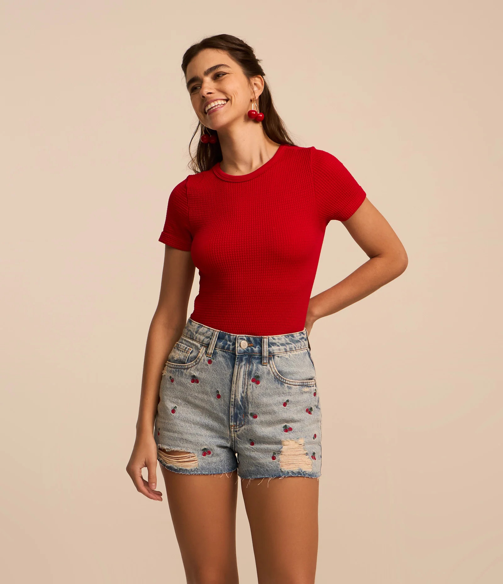 Short em Jeans com Barra Cortada e Cerejas Bordadas Azul - Lojas Renner | Renner (BR)