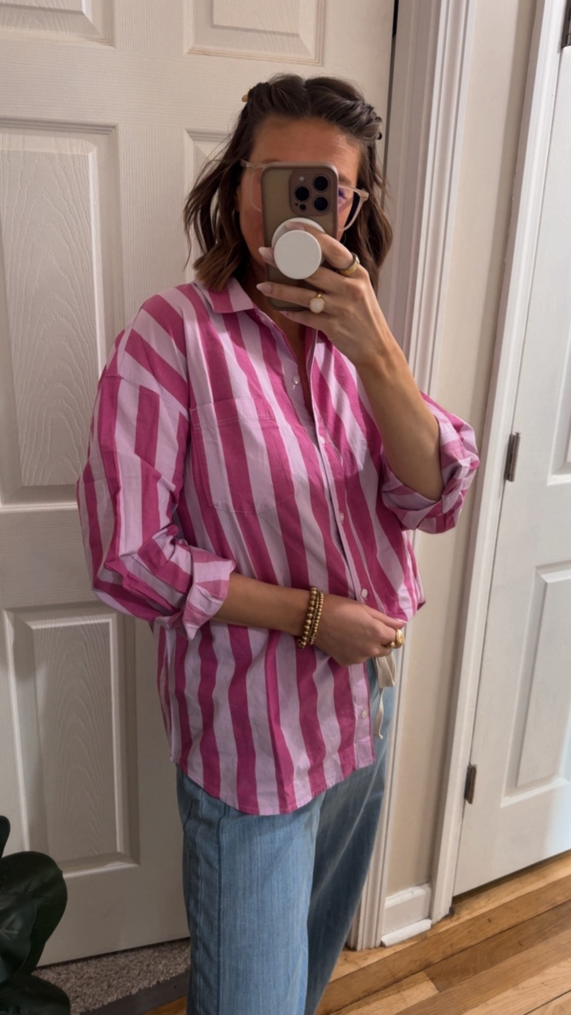This is an oversize boyfriend style button down. You don’t need to size up but I did go a medium 🫶

Loving this pink color combo and then have a blue green one as well!



#LTKBaby #LTKootd #LTKSaleAlert