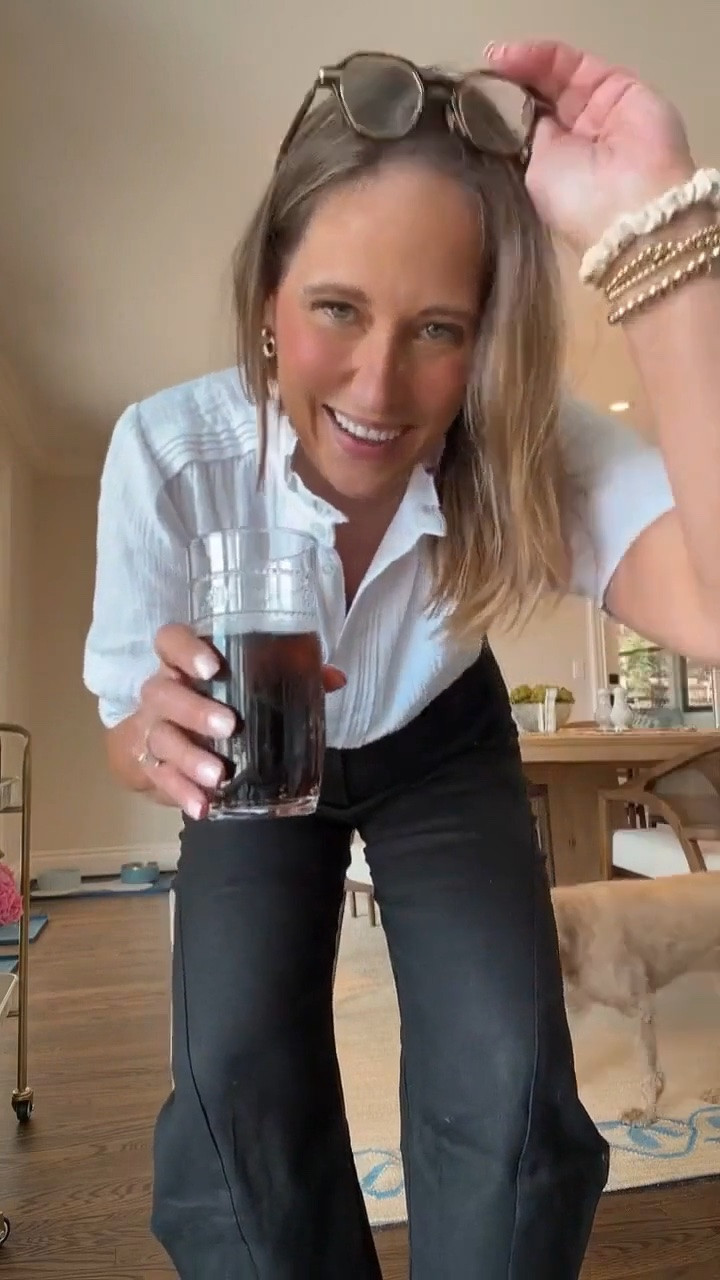 BACK in stock! This top selling shirt is now back in stock and it’s one of my all time favorites along with these pants! Links are below (Diet Coke not included) 😉s

#LTKdayinmylife #LTKOver40 #LTKMidsize