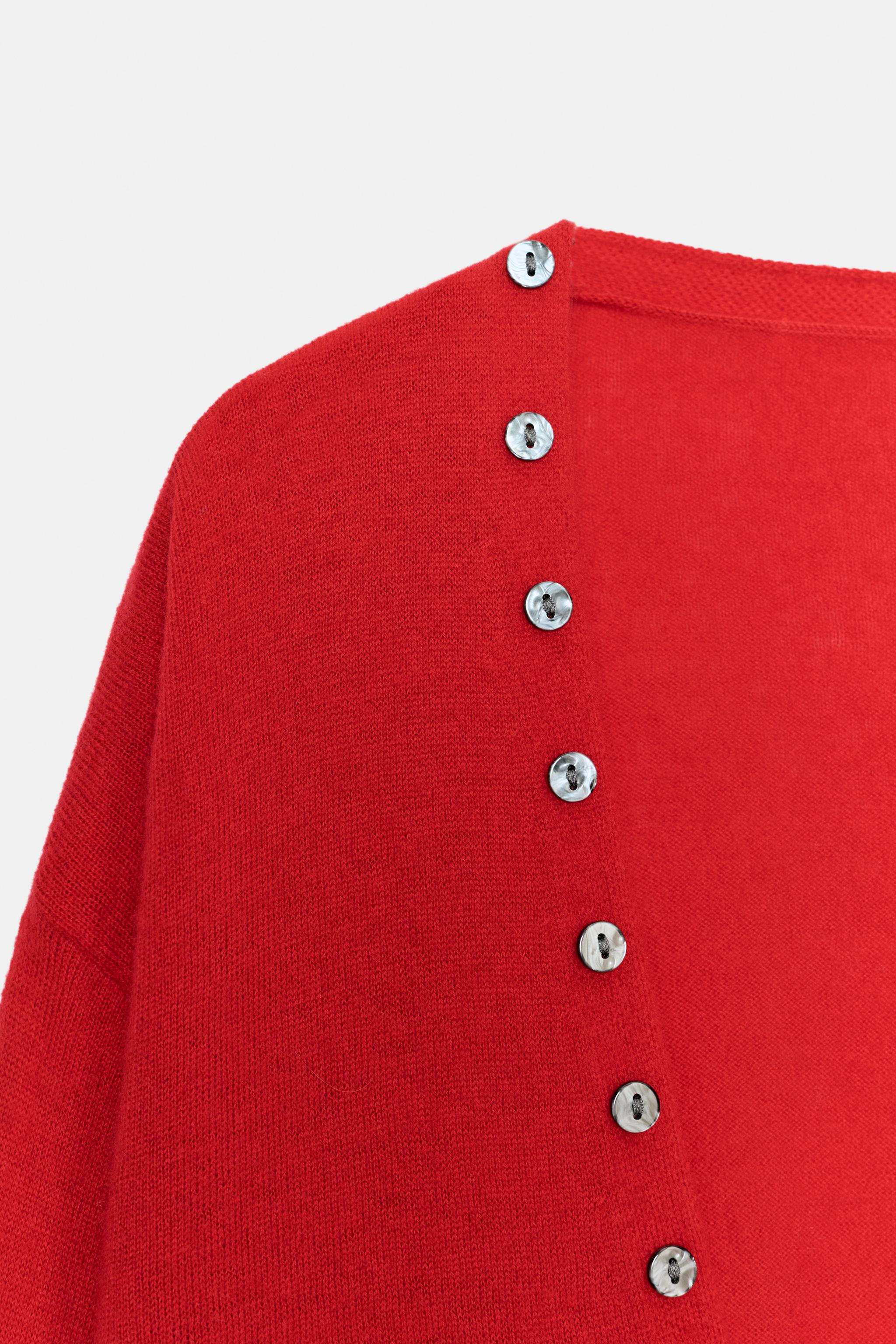 Jacket crafted from 100% wool. Features a deep V-neckline and long sleeves. Front button closure. | Zara US