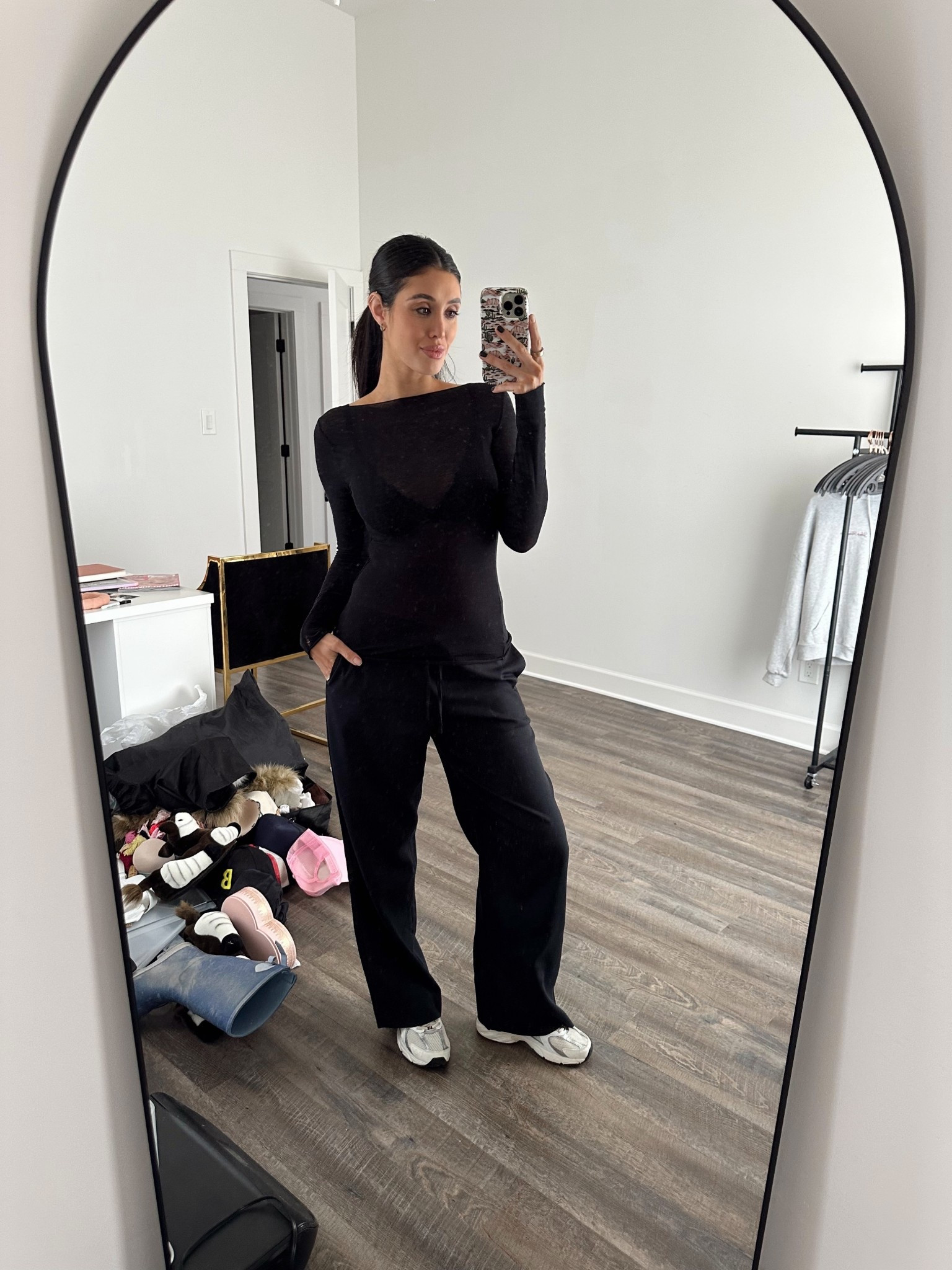 All black outfit 


Ootd, casual outfit, work from home outfit, wfh outfit, black pants, black wide leg pants, black drawstring pants, comfortable, black work pants, work pants, office outfit, new balance sneakers, black long sleeve top, boat neck top, comfortable outfit, spring outfit ￼

#LTKWorkwear #LTKdayinmylife #LTKootd