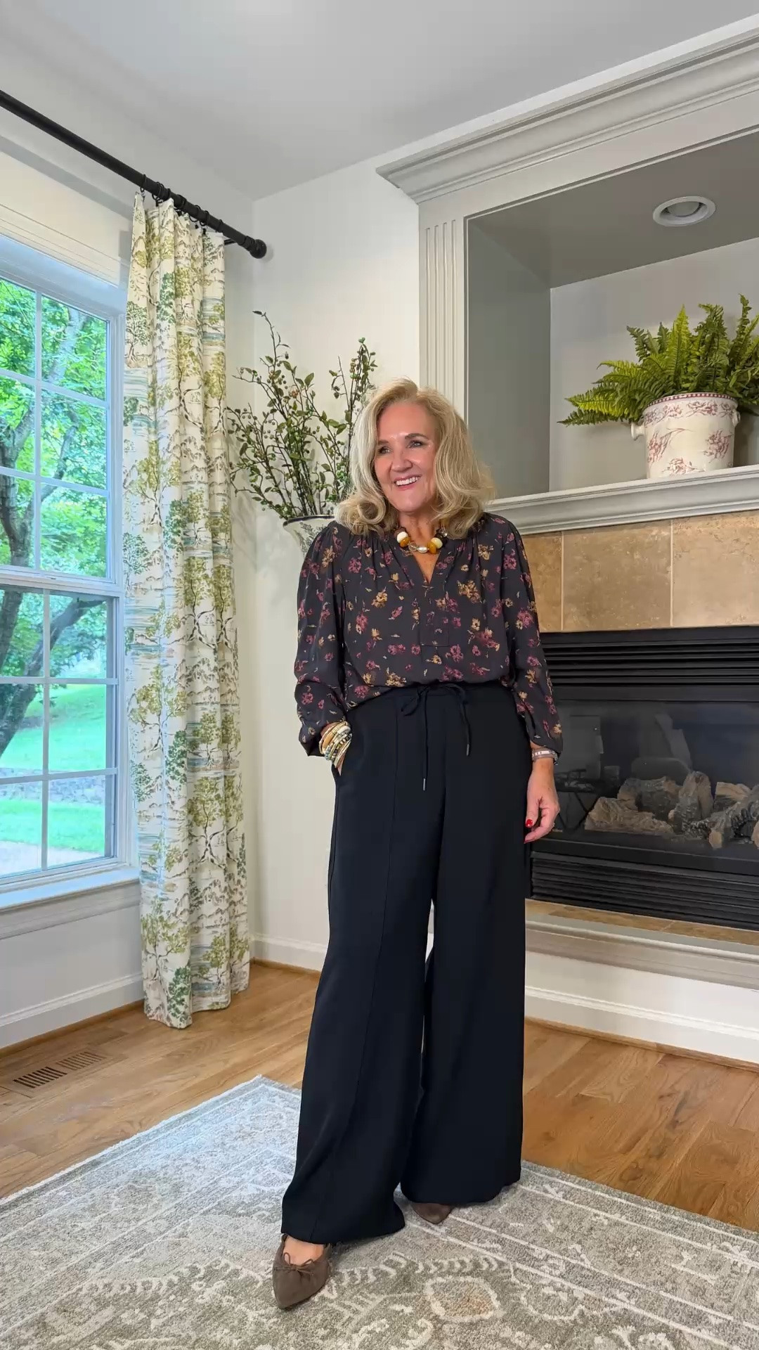 This floral blouse and wide-leg pants combination is proof that comfortable can still look beautifully polished. The dark floral print adds a feminine touch, while the flowing black pants create an easy, elongated silhouette. Finished with brown pointed shoes and simple accessories, this is a great outfit for everything from lunch to dinner.

💡 LTK MADE EASY
❤️ Heart = Support my posts!
🔖 Save = Get sale & restock alerts
📋 Lists = Keep favorites organized
📲 Share = Send lists and products to a friend. Hello, Christmas List!
💬 Comment = Ask me anything about what I'm wearing.:-)

#LTKootd #LTKOver40 #LTKWorkwear