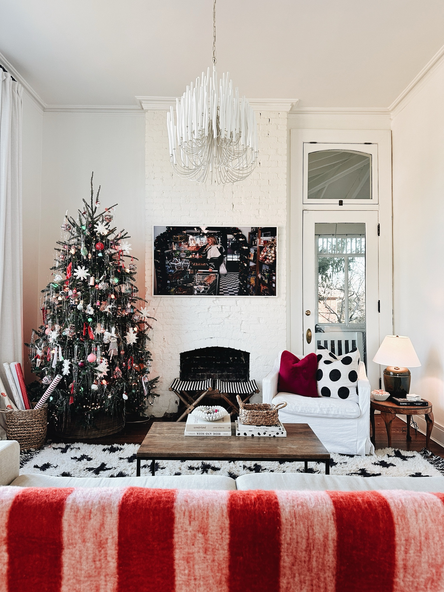 All decorated for Christmas / Christmas tree & living room
Holiday decor 🌲🎀🎅🏼

#LTKHome #LTKHoliday #LTKSeasonal