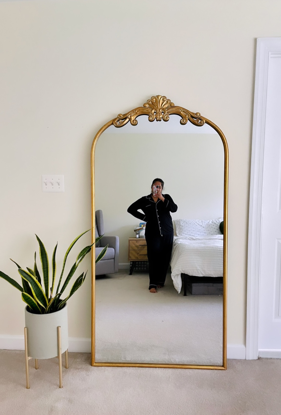 Antique floor length mirror from @samsclub , grey planter from @wayfair 

#LTKhome