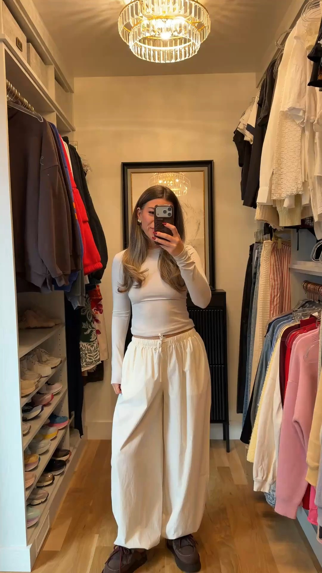 fitted light gray long-sleeve crewneck top with cream drawstring parachute pants Vuori cozy loungewear and fitness set perfect closet staple for fall 🙌🏻🍁

I’m 5’4” and typically wear a small / 2
• medium black sweater
•xs sports bra 

Loungewear, Sweatpants set, Hoodie, Sports bra, Athletic vest, Leggings, Jackets, Everyday causal, workout set, leisure