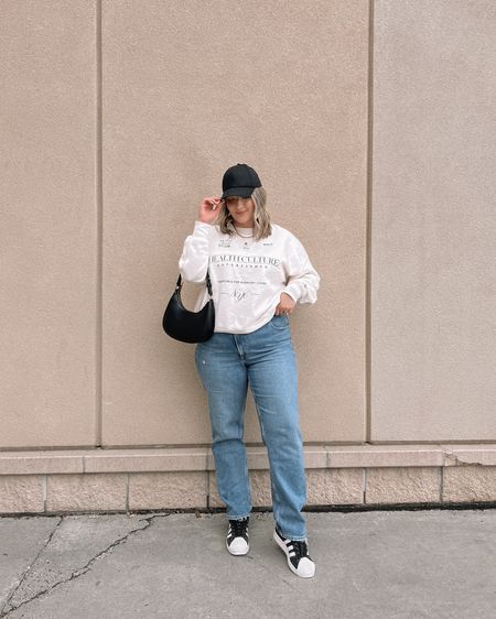Casual spring outfit - sized up to XXL in the sweatshirt for an oversized fit, wearing my usual size 32 in my fave Abercrombie jeans



#LTKSeasonal #LTKstyletip #LTKmidsize