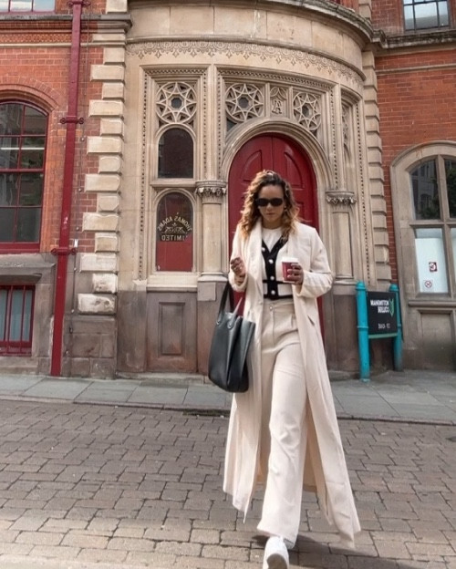 A spring Trent coat is a stylish and versatile choice, perfect for this time of year. Complementing it with a coordinated pair of pants creates a cohesive and sophisticated look, ready to tackle the day with style. The Trent coat, known for its classic silhouette and modern details, adds a touch of refinement to your ensemble, while the pants complete the outfit with practicality and elegance. Together, they form an impeccable combination for any occasion in this transitional season.

#SpringFashion #TrentCoat #CoordinatedOutfit #Fashionista #SpringStyle #OOTD #FashionInspiration #SpringLook #Stylish #FashionForward #Elegance #OutfitGoals

#LTKworkwear #LTKbrasil #LTKeurope