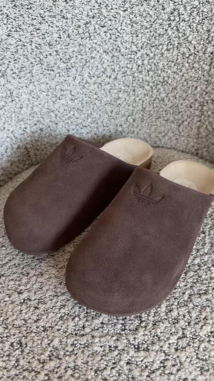 Found the cutest casual every day slip on shoe 🤎￼

I will have these 🔗 on my LTK in the shoe section! 

@adidas #adidasmules #slipons #comfyshoes #springshoes 

#LTKActive #LTKfitnessgoals #LTKootd