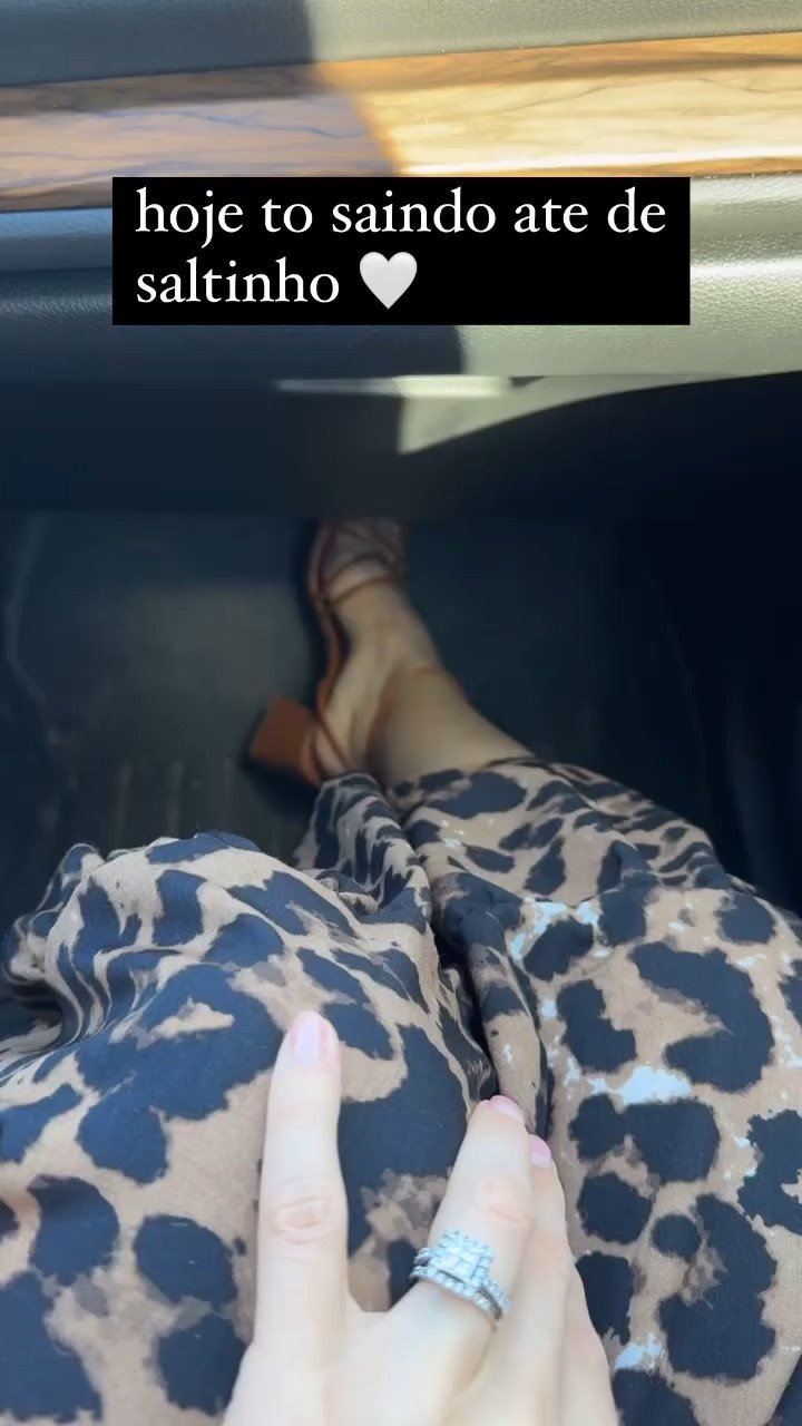 hoje to saindo ate de saltinho 🤍