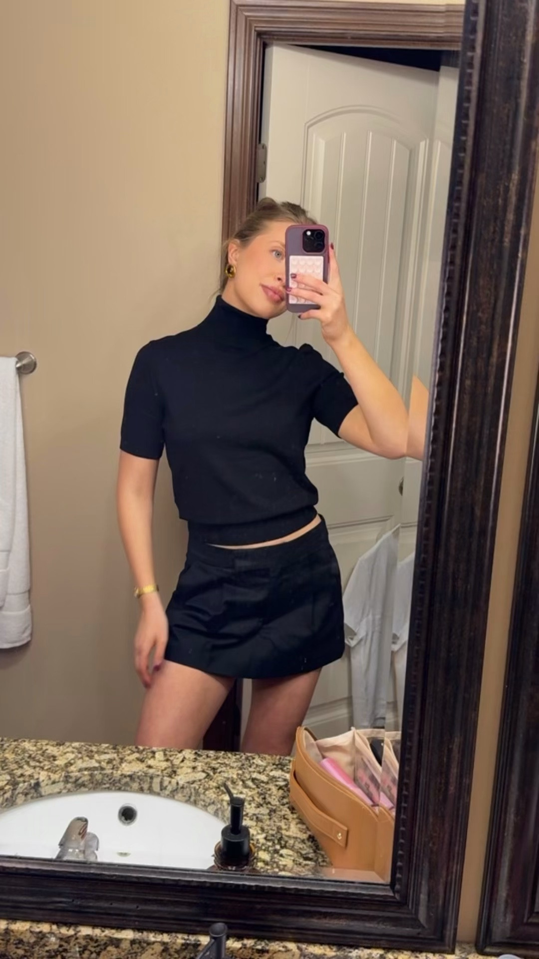 Looks like my H&M top is sold out rn bc I can’t find it on their site (I’ll keep an eye out, but I linked a similar option)
H&M mini skirt (shorts in the back)
Amazon gold watch
Earrings are sold out from Mango (linked others)
Target claw clip
