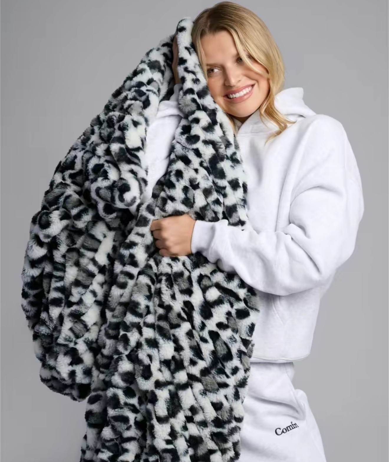 NEW LEOPARD PRINT DREAMER BLANKETS BY COMFRT #comfrt #blanket #leopard 

#LTKGiftGuide #LTKHome #LTKSaleAlert