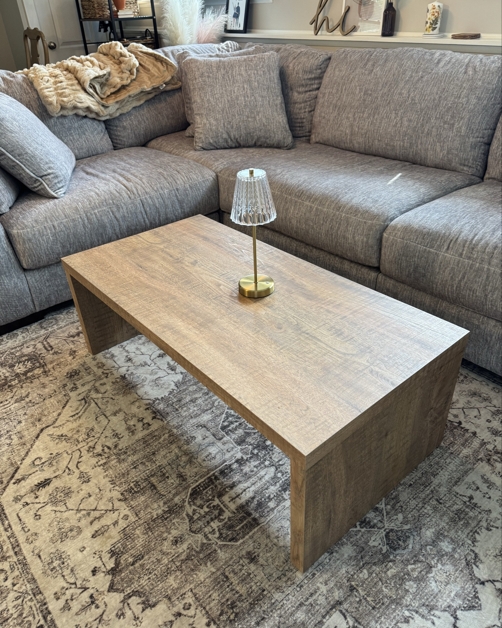 Living room 
Home furniture 
Living room coffee table 