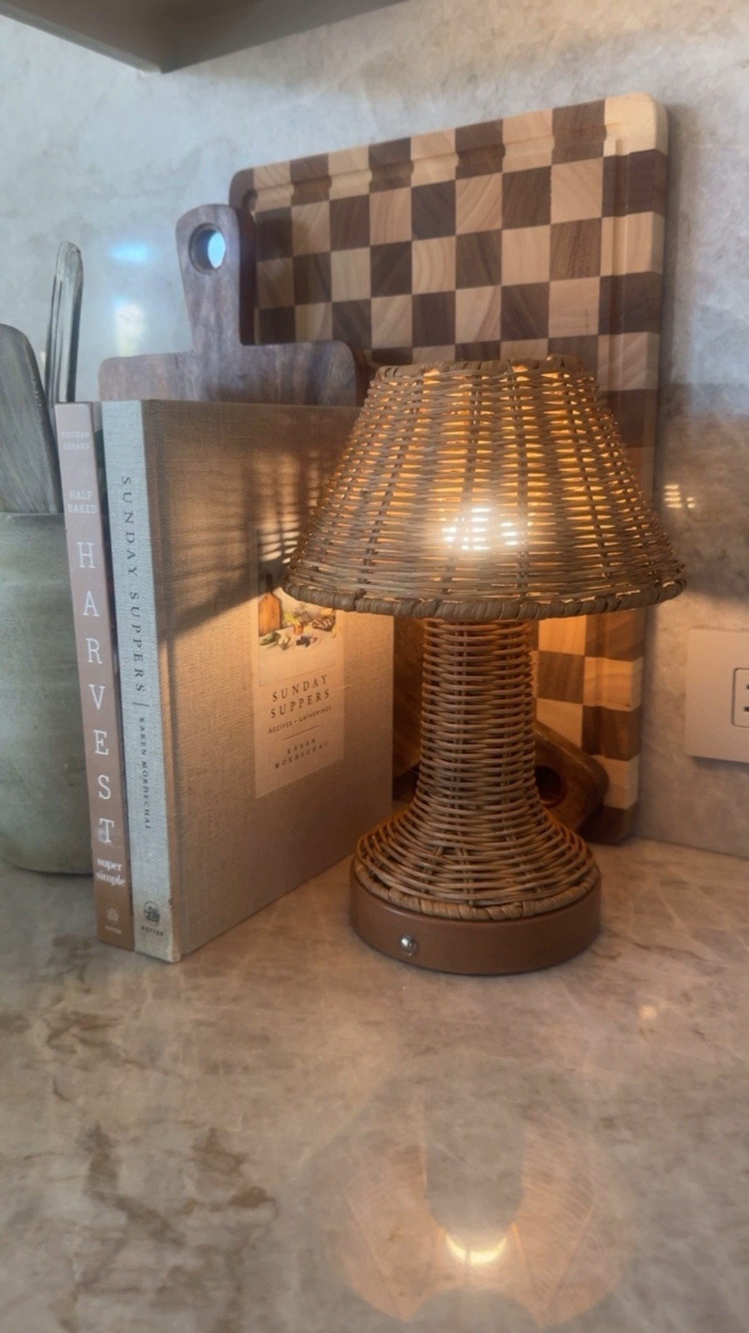 This woven lamp is easily my favorite thing we’ve added to the kitchen recently! $25 and in stock 🙌🏻

Studio McGee, Target, rattan lamp, mini lamp 

#LTKFindsUnder50 #LTKHome