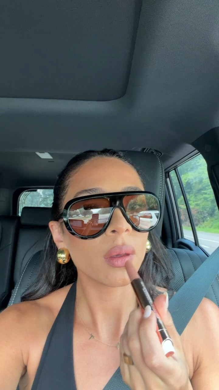 Love this lip combo! I keep coming back to this gloss. It’s the perfect nude and adds a gorgeous shine and plumpness to the lips. Wearing shade peachy beige use code FAM35 for 35% OFF! Liner: Travis Lipstick: Pillow talk