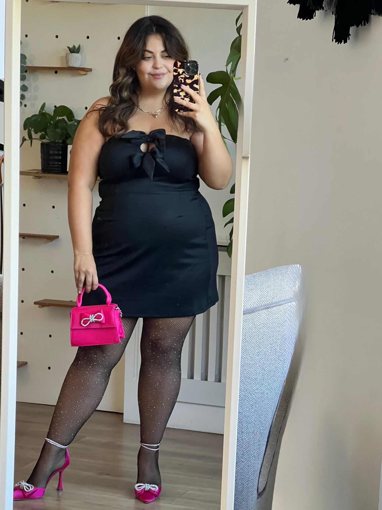 Simple Christmas party outfit 🫶

The shoes and bag are years old from Primark but I have linked the most similar ones I can find!

Black dress, black party dress, black bow dress, strapless dress, sparkly tights, sequin tights, fishnet tights, pink bag and shoes, colourful accent outfitt

#LTKuk #LTKmidsize #LTKpartywear