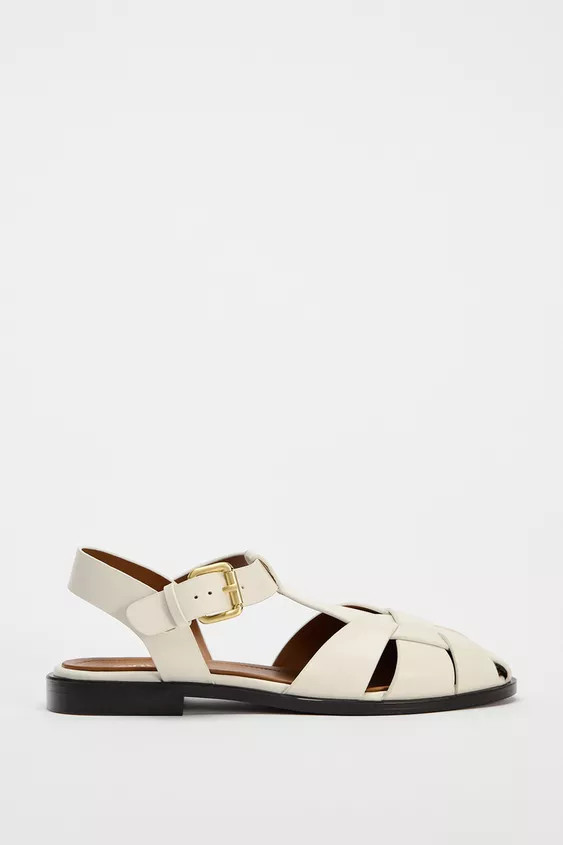 Flat fisherman sandals. Flat sole. Adjustable buckle closure at the ankle. Rounded toe.Sole heigh... | Zara US